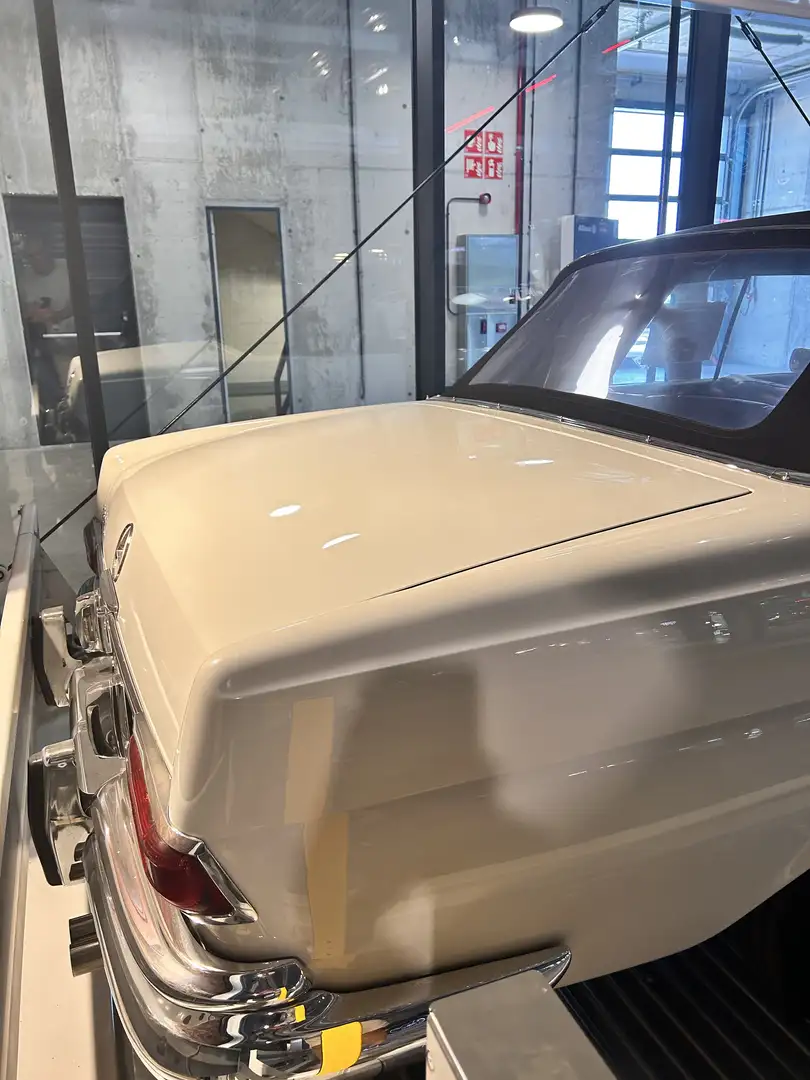 Mercedes-Benz 250 W111 Cabrio Bianco - 2