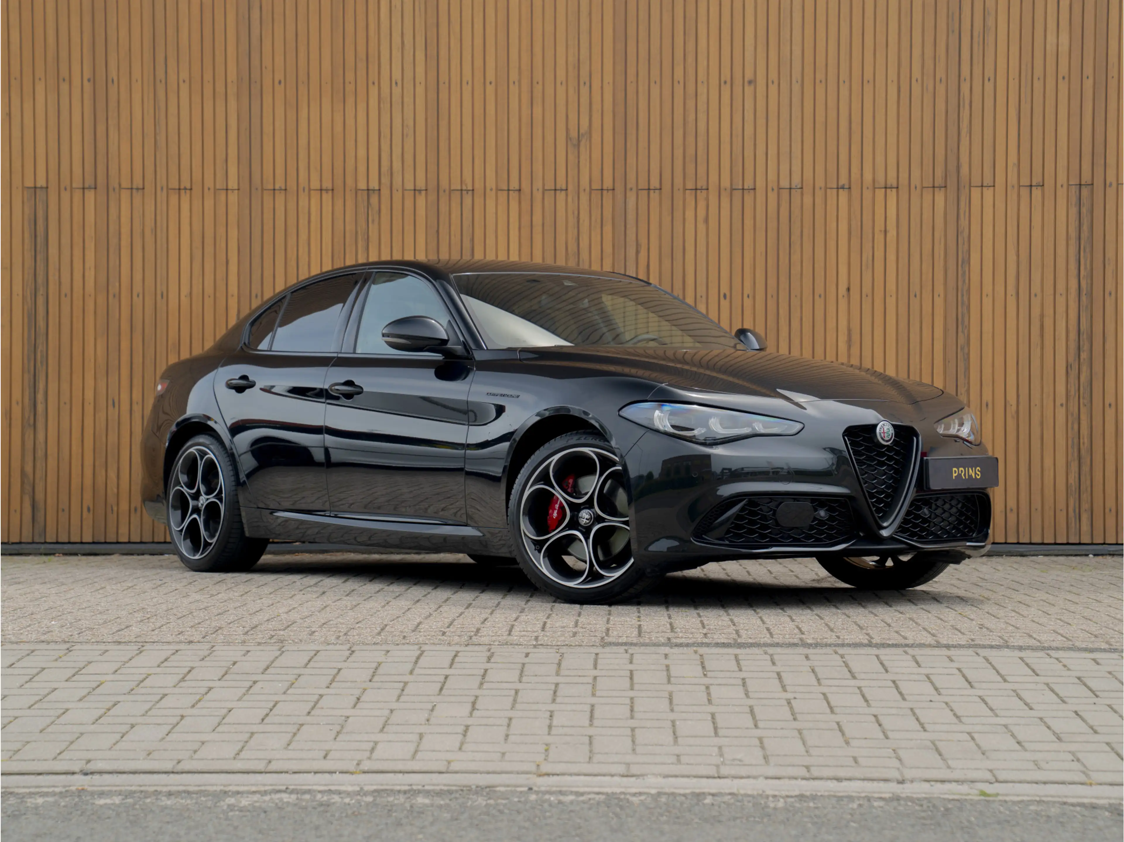 Alfa Romeo Giulia 2.0 T GME AWD Competizione Staat in loods klaar vo — photo 3