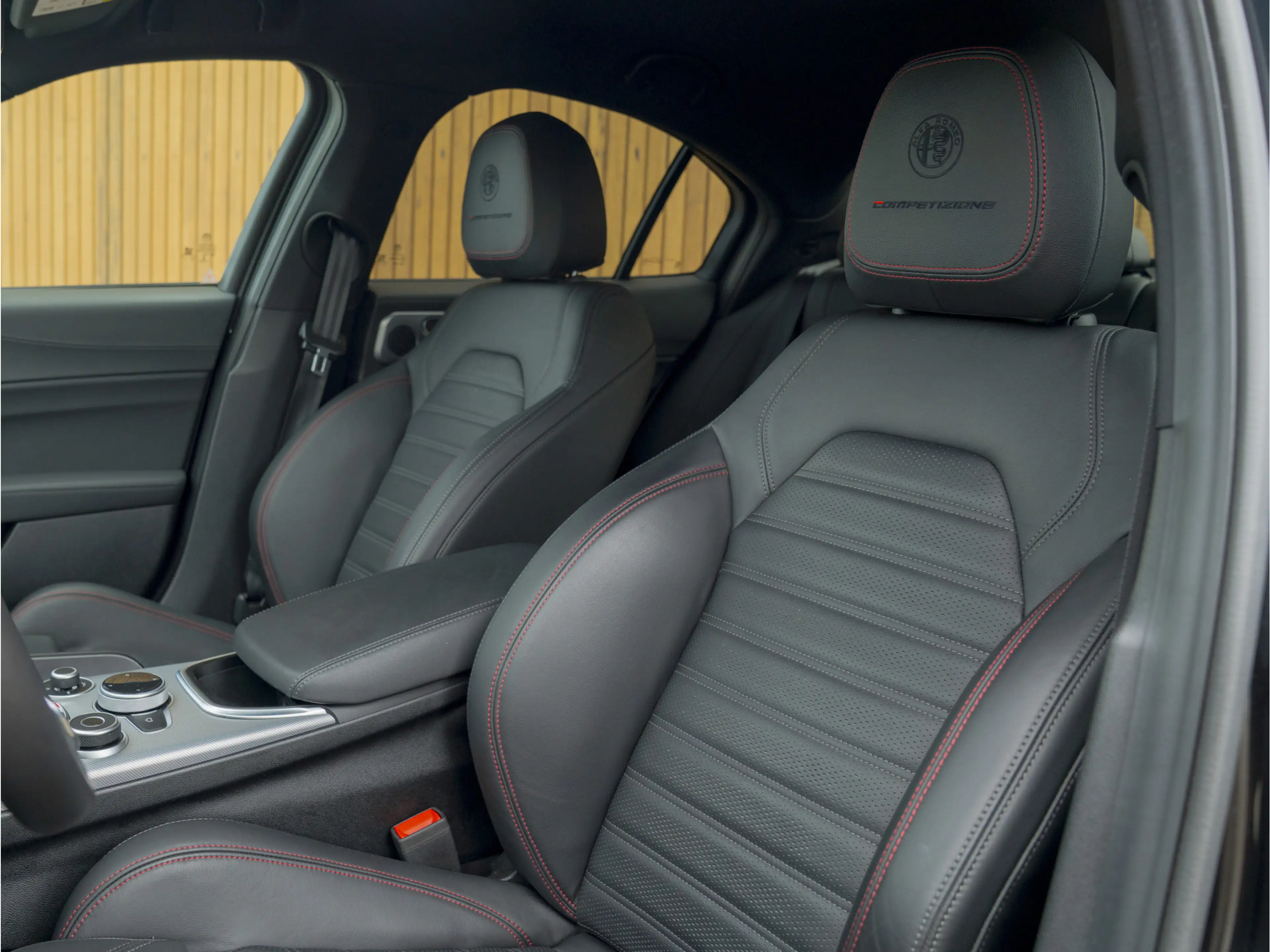 Alfa Romeo Giulia 2.0 T GME AWD Competizione Staat in loods klaar vo — photo 8