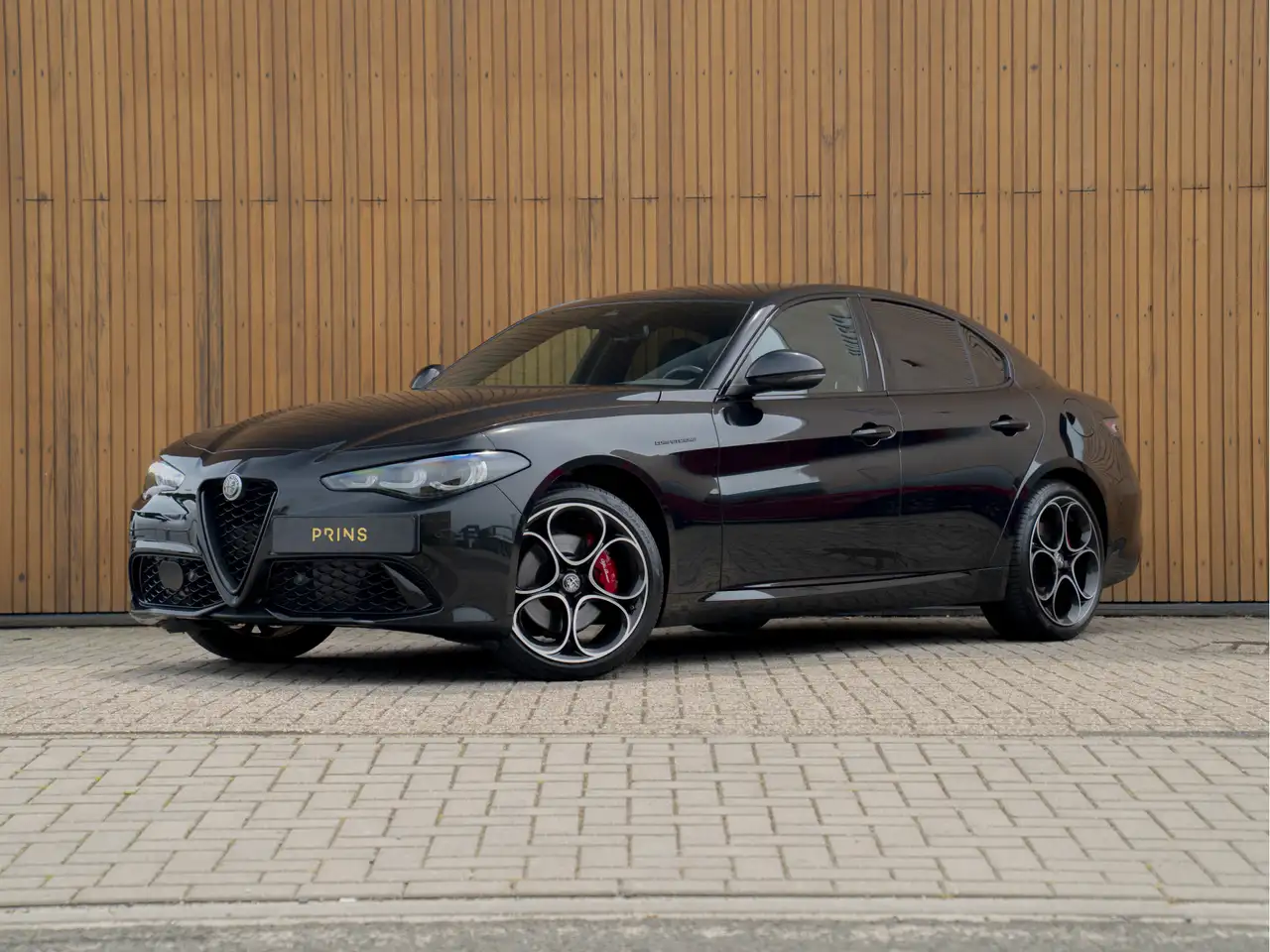 Alfa Romeo Giulia 2023 — фото 13