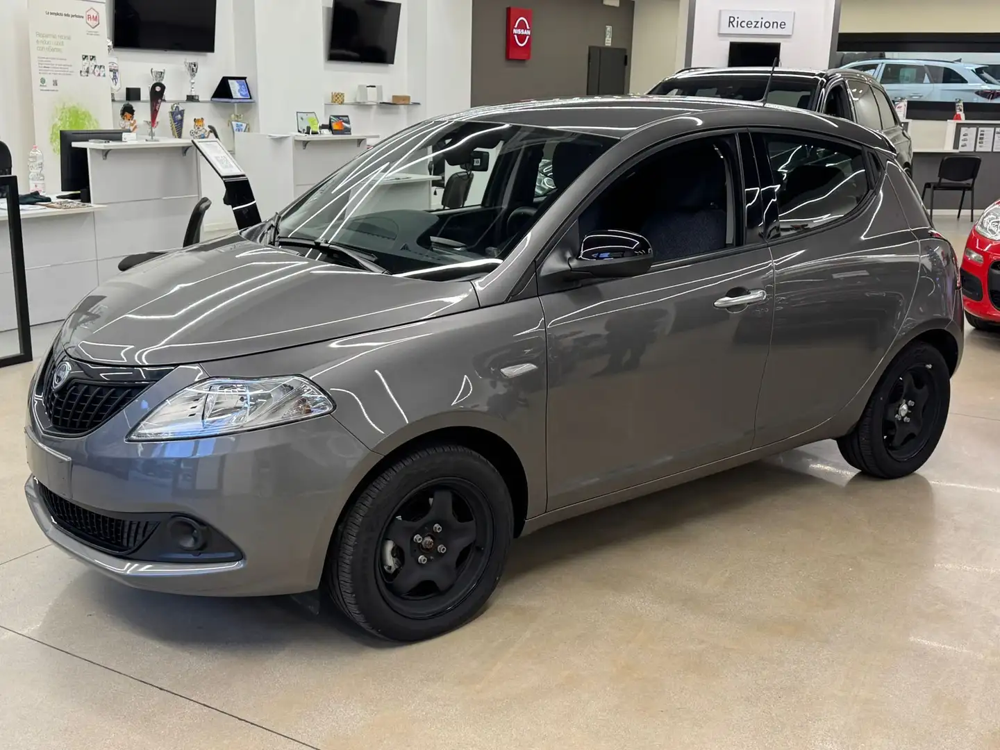 Lancia Ypsilon 1.0 firefly hybrid Silver Plus - 1