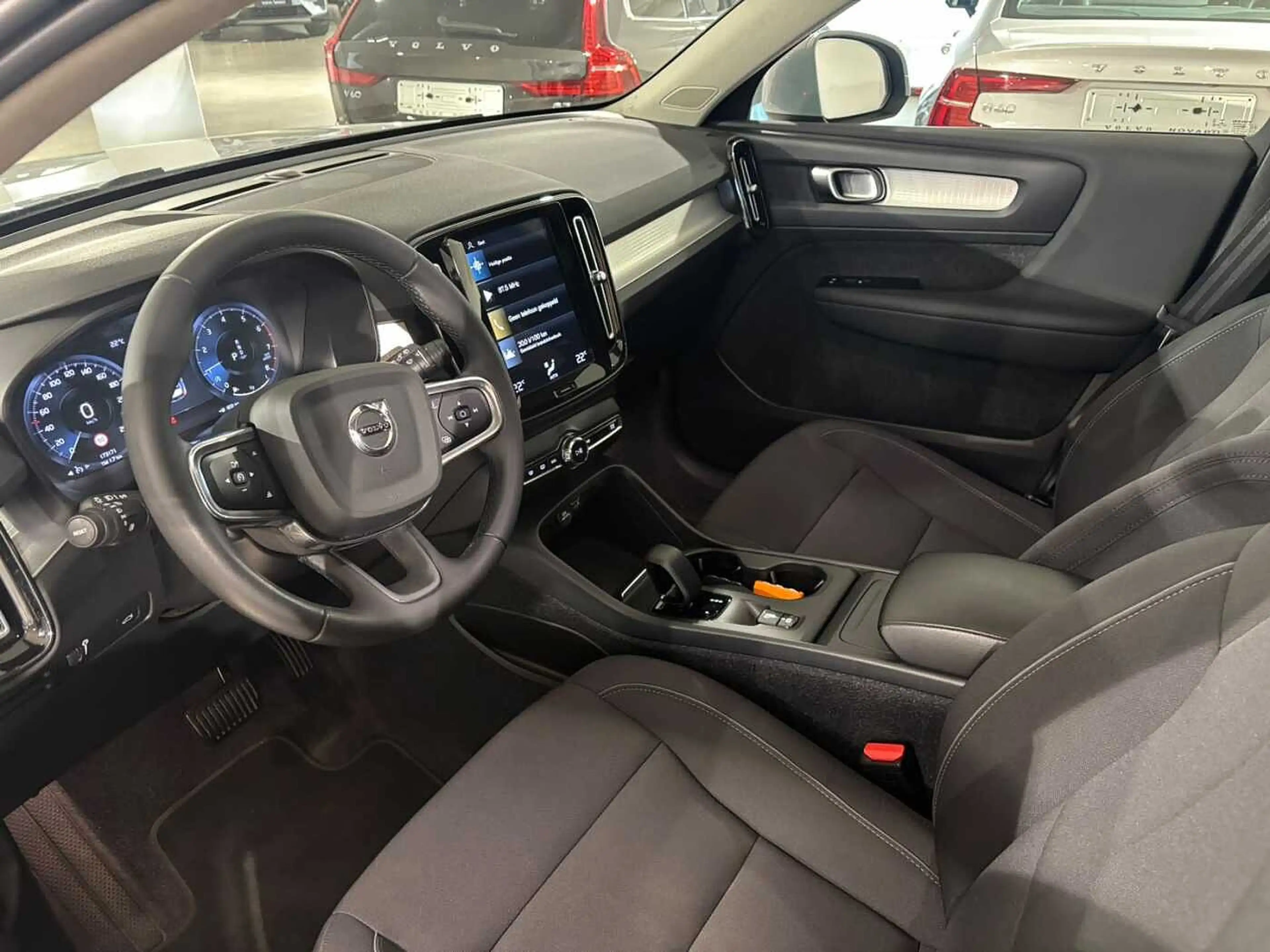 Volvo XC40 Momentum Pro, T2 (automatic) — photo 11