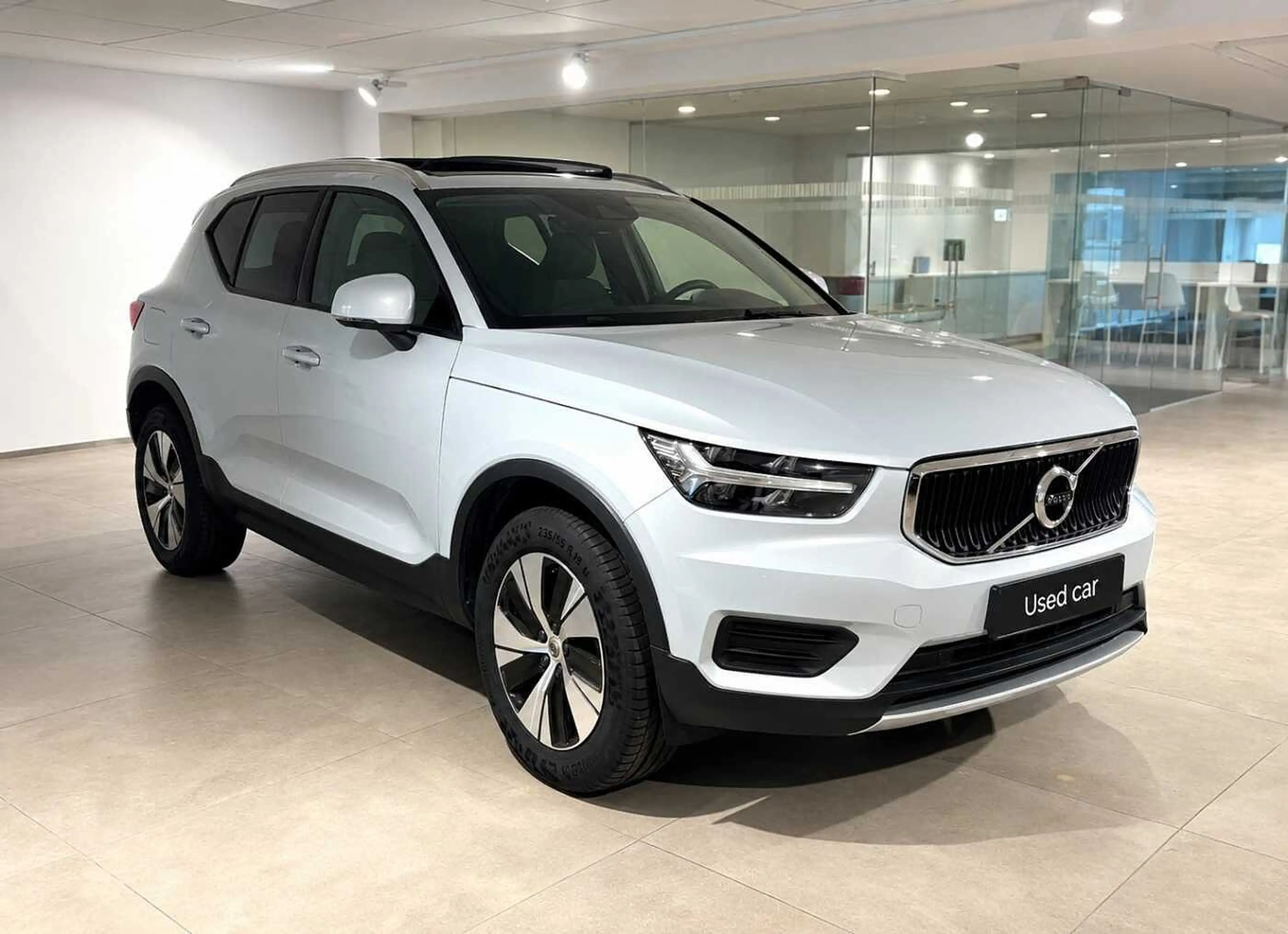 Volvo XC40 Momentum Pro, T2 (automatic) — photo 3