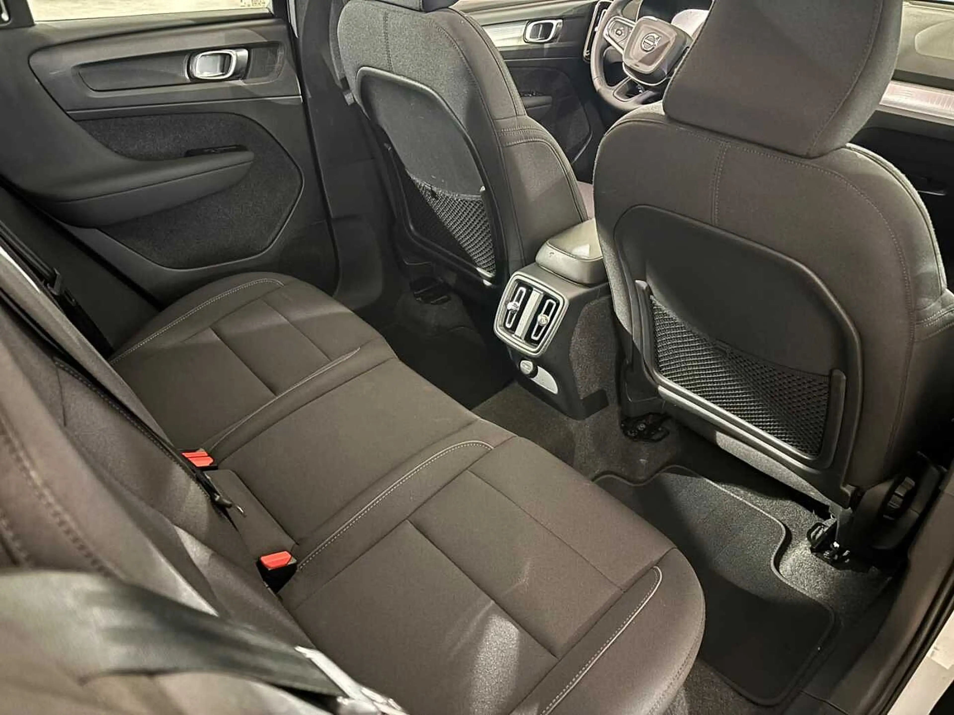 Volvo XC40 Momentum Pro, T2 (automatic) — photo 9