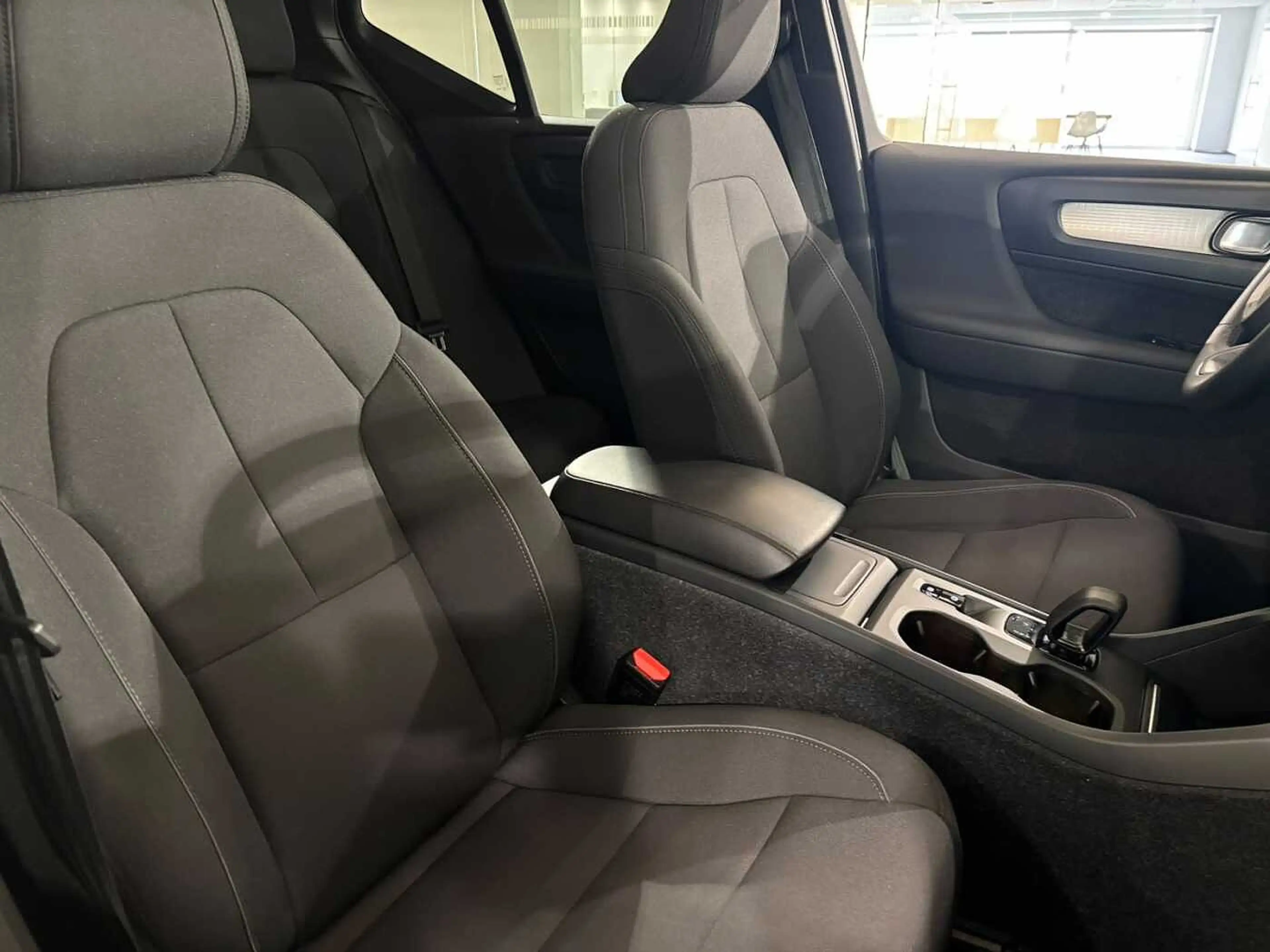 Volvo XC40 Momentum Pro, T2 (automatic) — photo 7