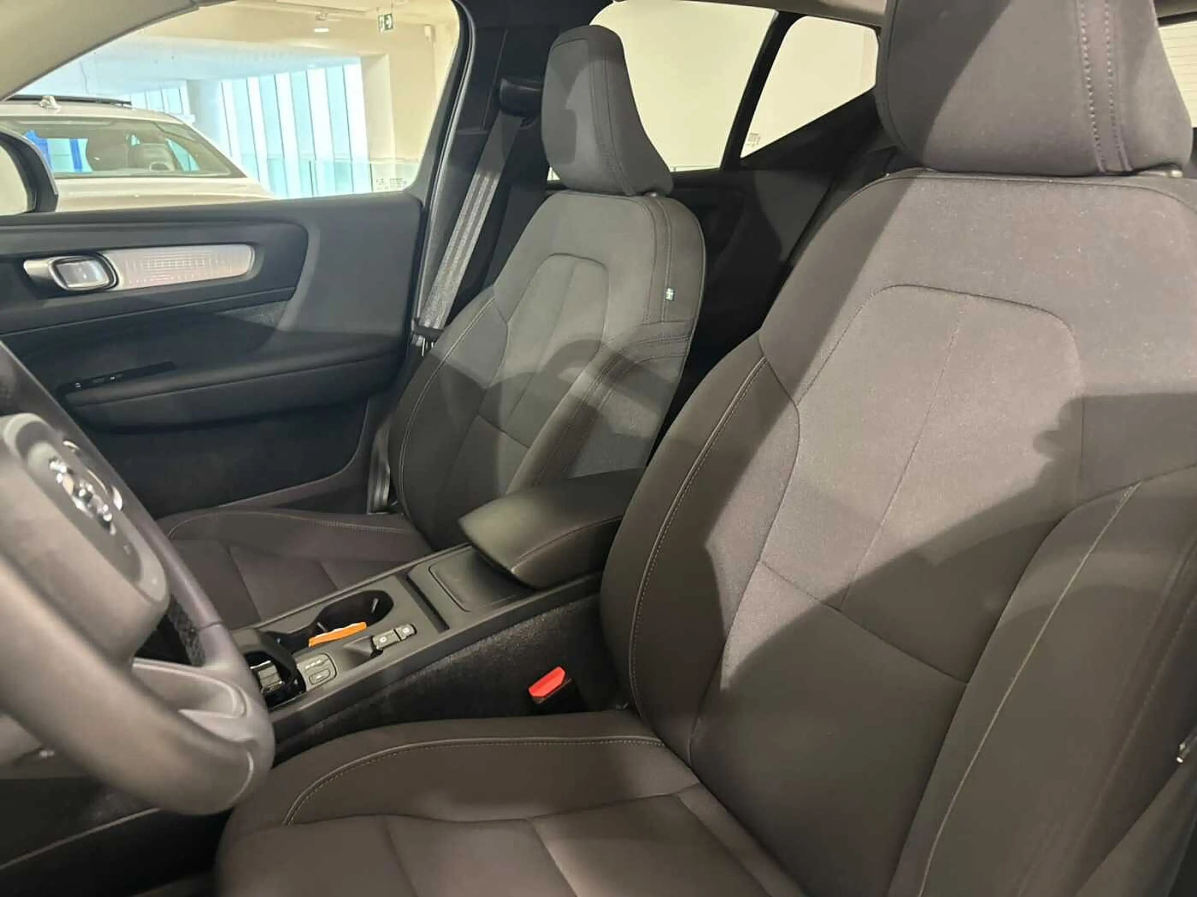 Volvo XC40 Momentum Pro, T2 (automatic) — photo 10