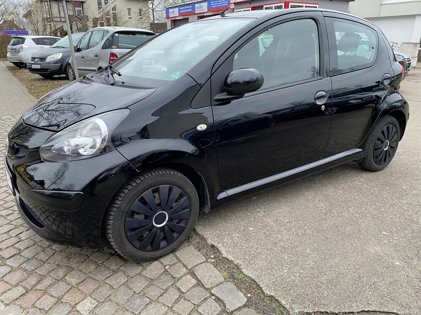 Toyota Aygo 1,0 KLIMA 2.Hand Wenig KM Guter Zustand Schwarz - 2