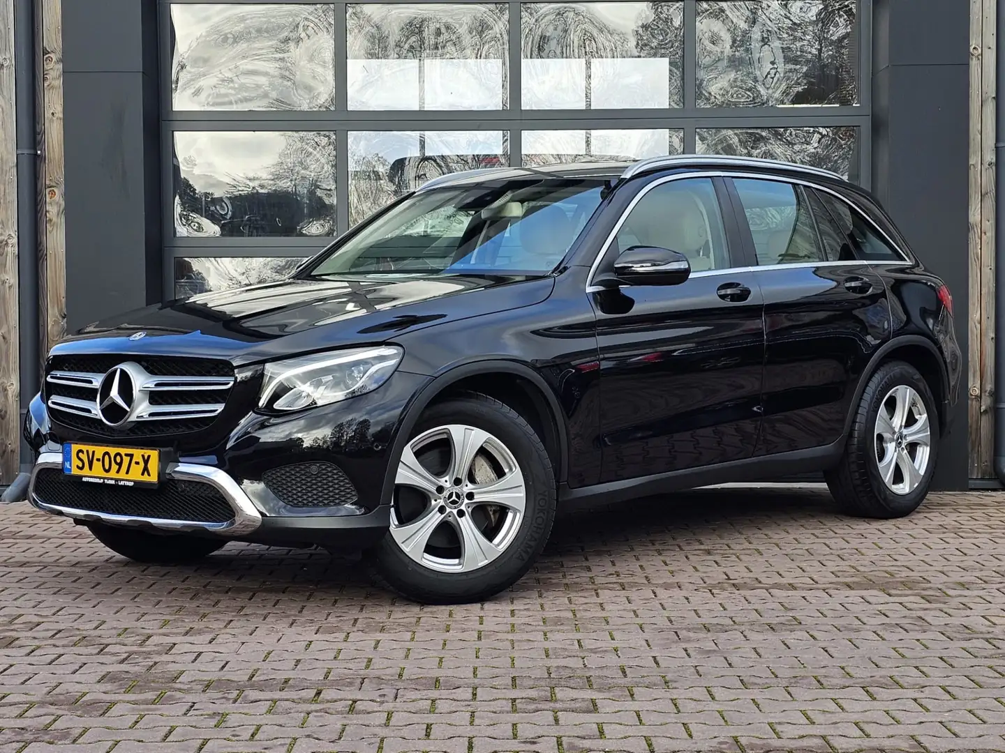 Mercedes-Benz GLC 250 4MATIC Prestige | Exclusive | Elek. klep | LED | N Zwart - 1