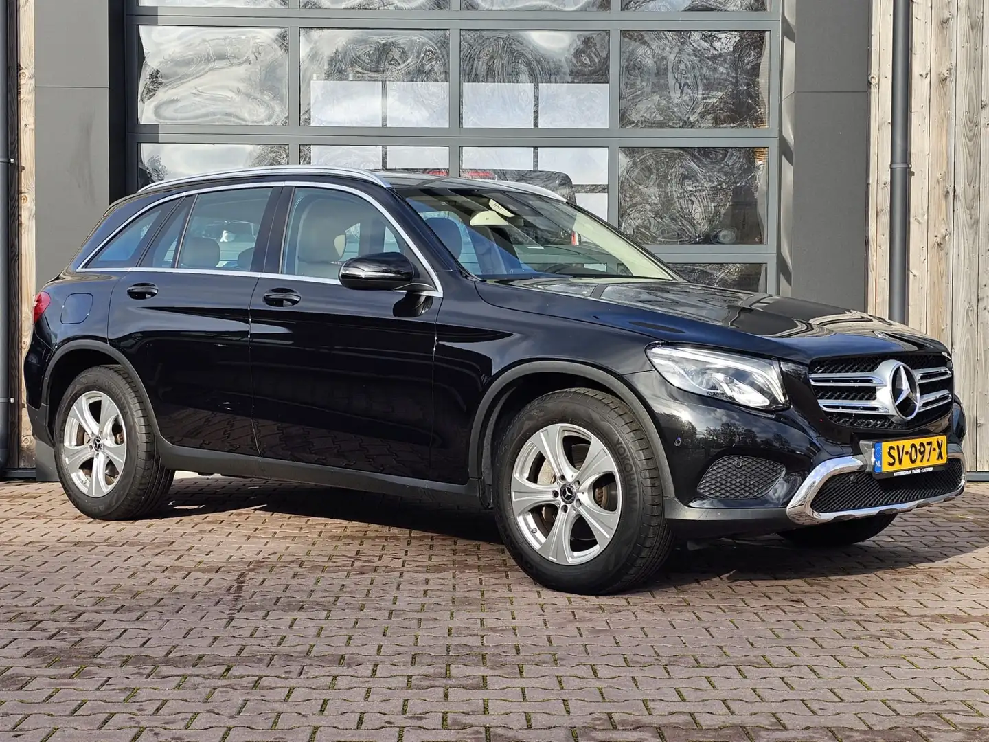 Mercedes-Benz GLC 250 4MATIC Prestige | Exclusive | Elek. klep | LED | N Zwart - 2