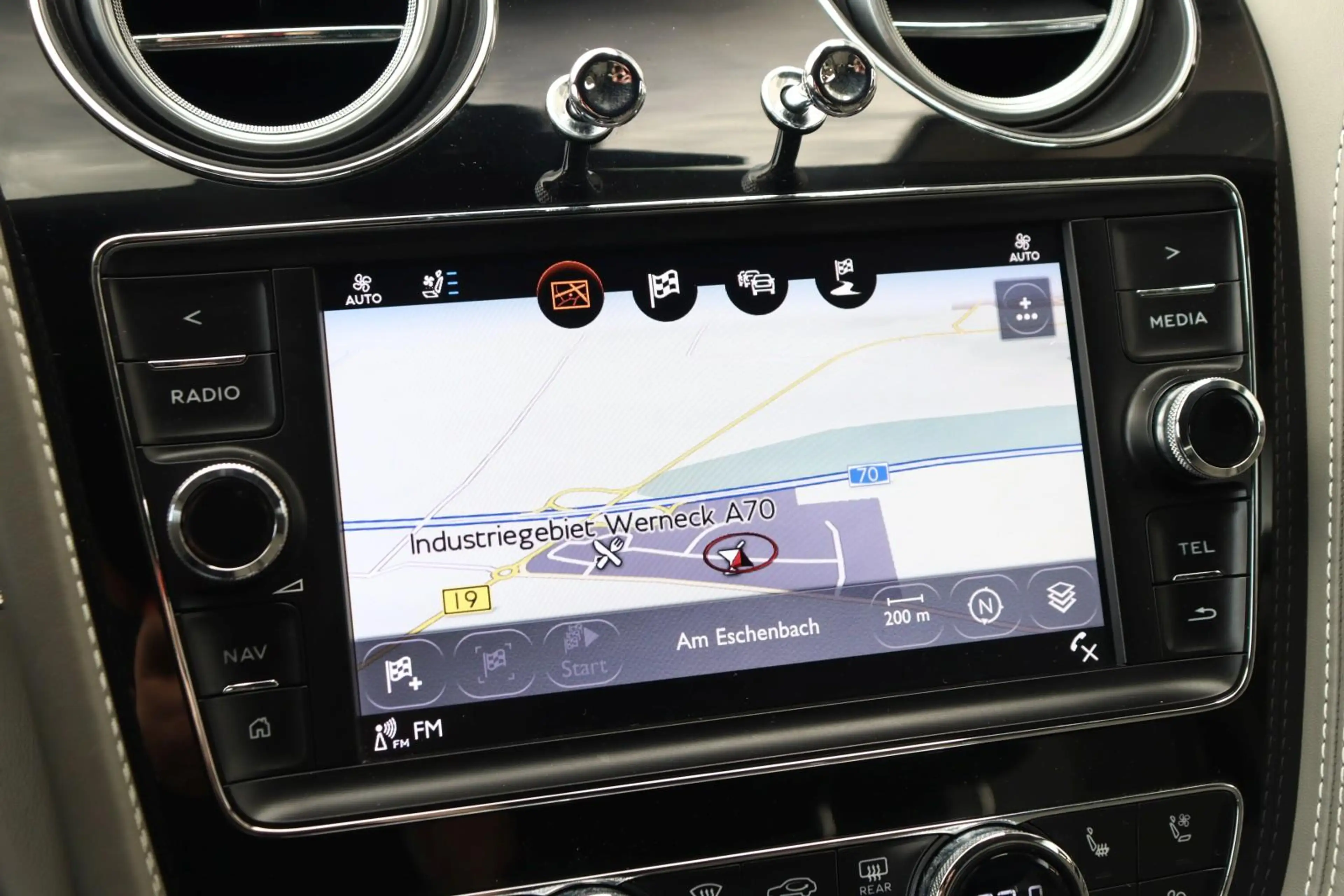 Bentley Bentayga V8 Diesel +NAIM+NIGHT VISION+AHK+HEAD-UP+ — photo 11