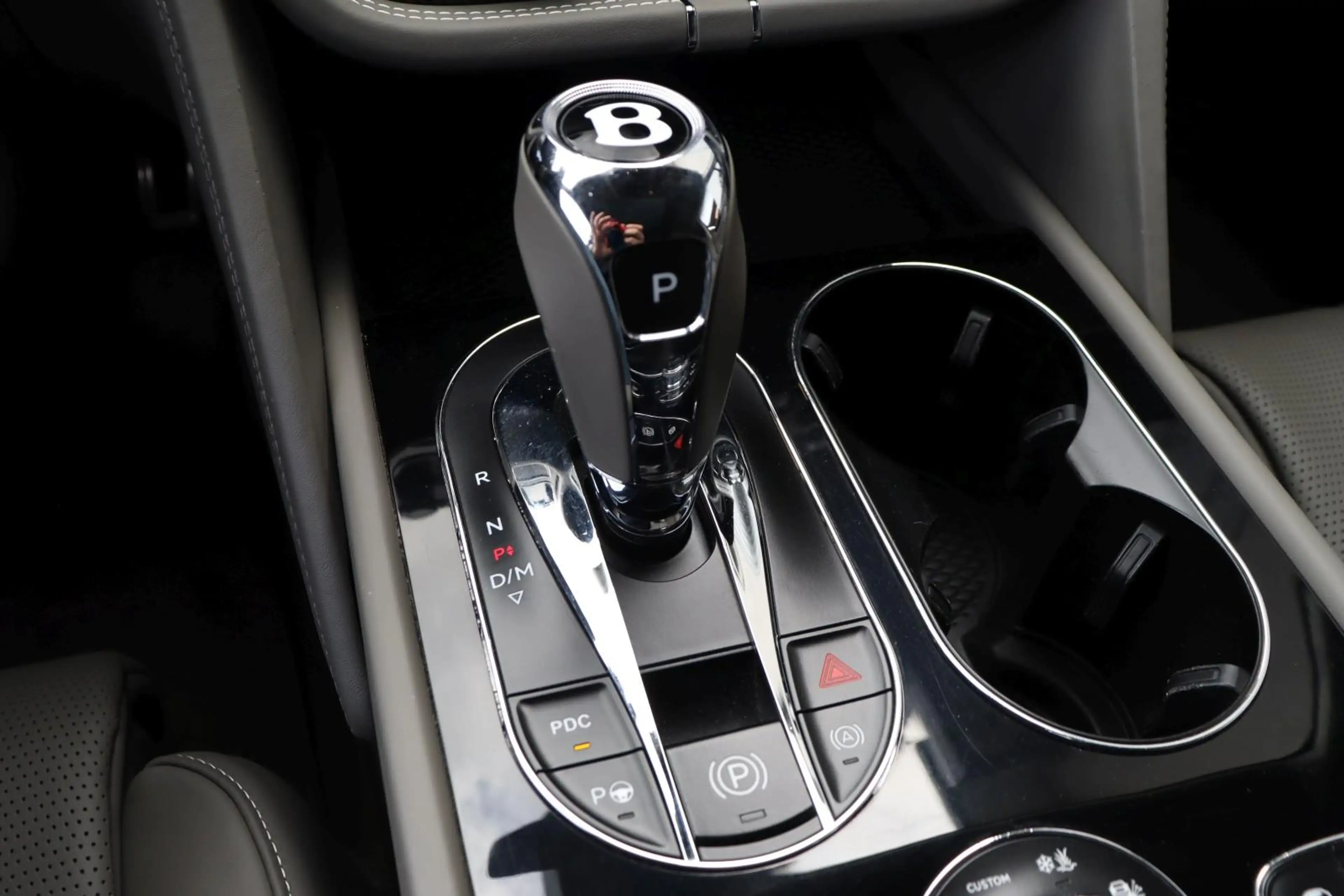 Bentley Bentayga V8 Diesel +NAIM+NIGHT VISION+AHK+HEAD-UP+ — photo 13