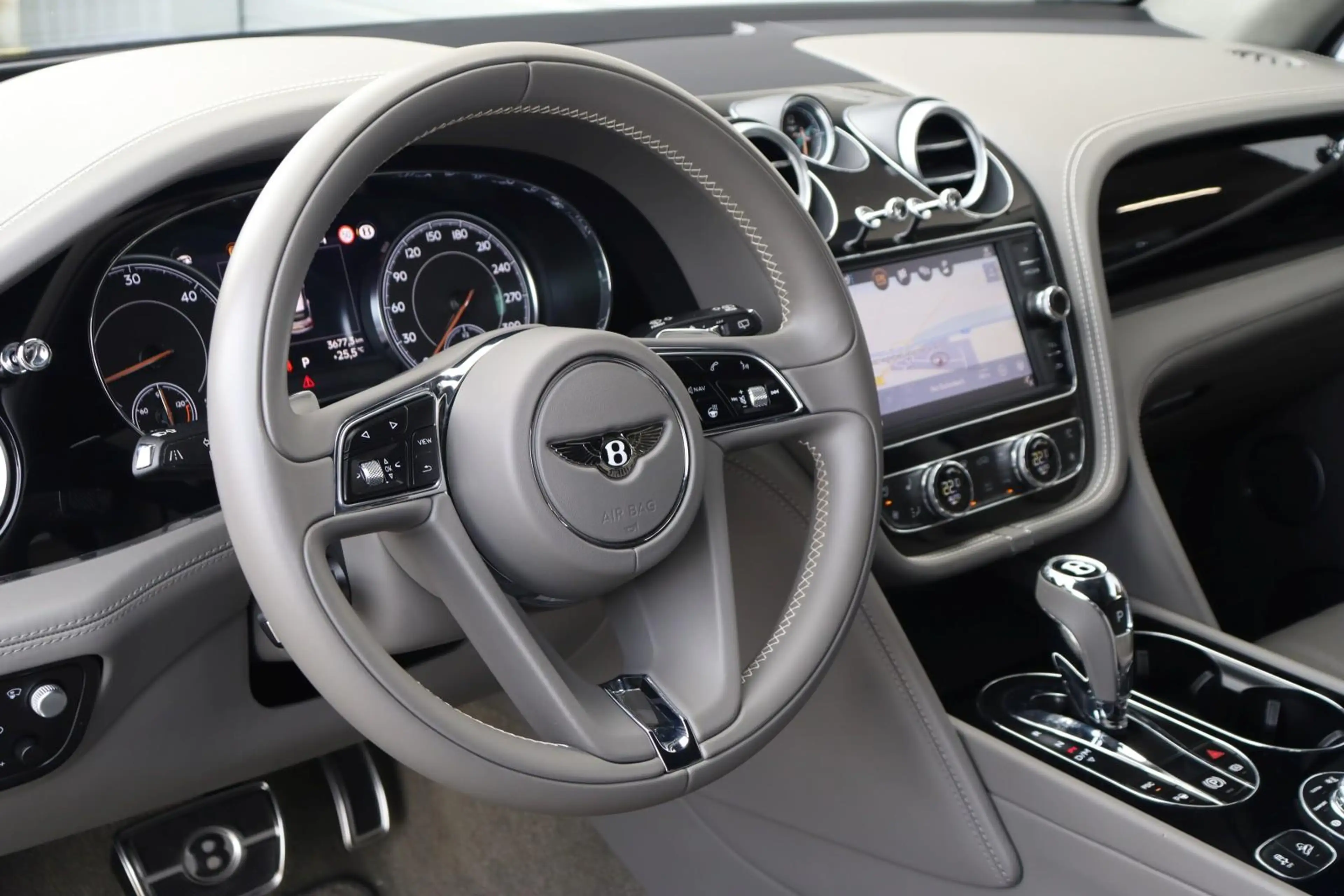 Bentley Bentayga V8 Diesel +NAIM+NIGHT VISION+AHK+HEAD-UP+ — photo 9