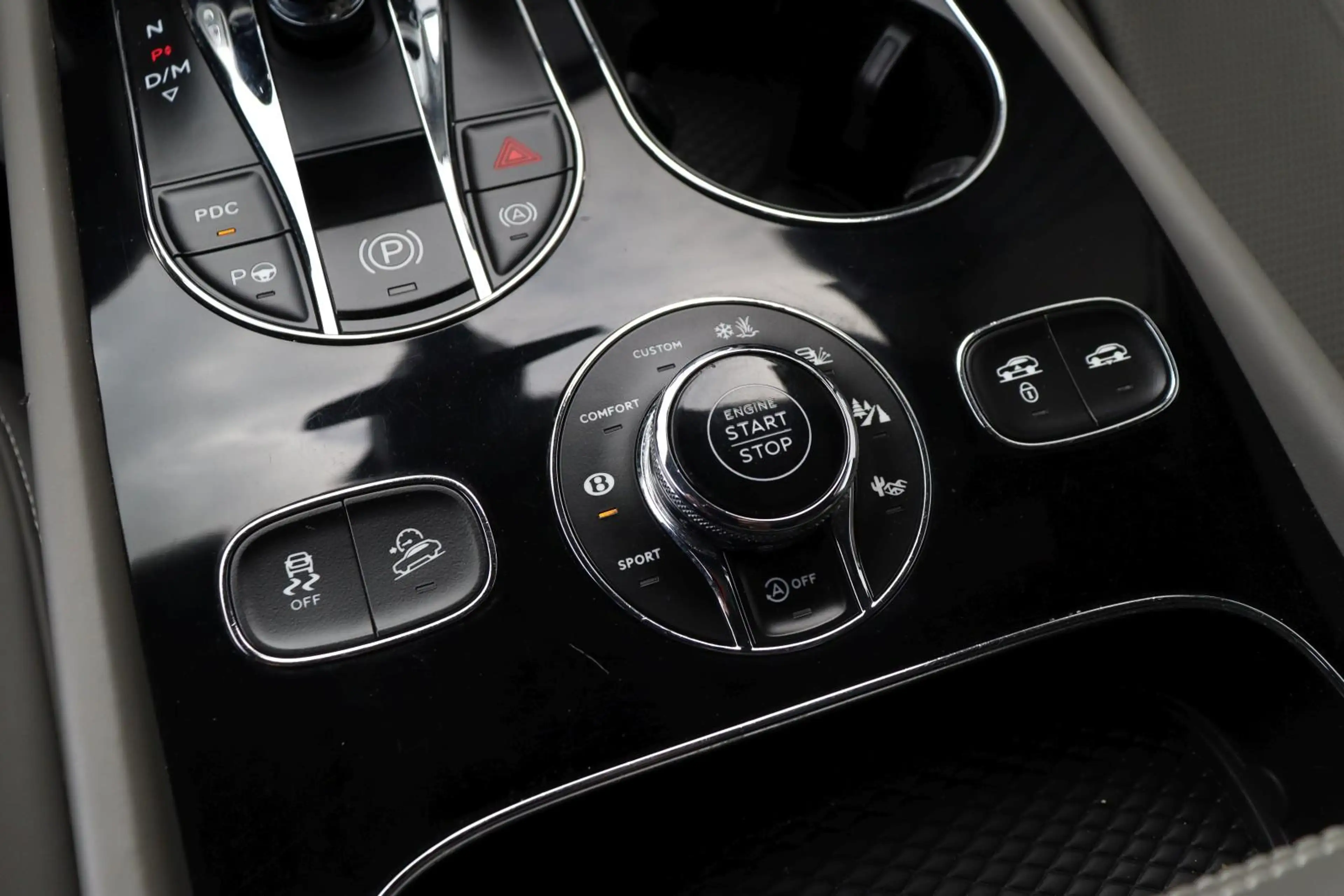 Bentley Bentayga V8 Diesel +NAIM+NIGHT VISION+AHK+HEAD-UP+ — photo 14