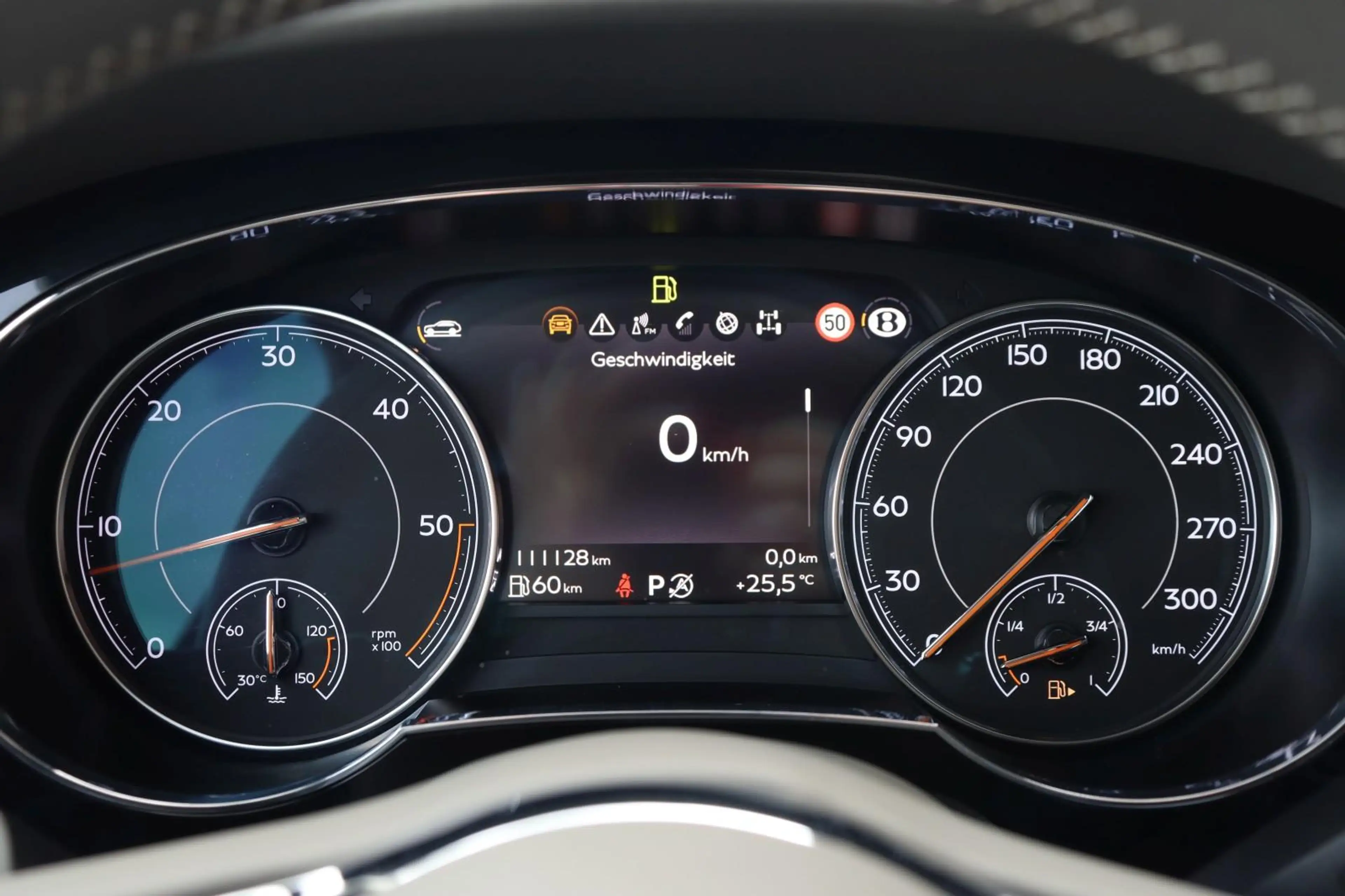 Bentley Bentayga V8 Diesel +NAIM+NIGHT VISION+AHK+HEAD-UP+ — photo 10