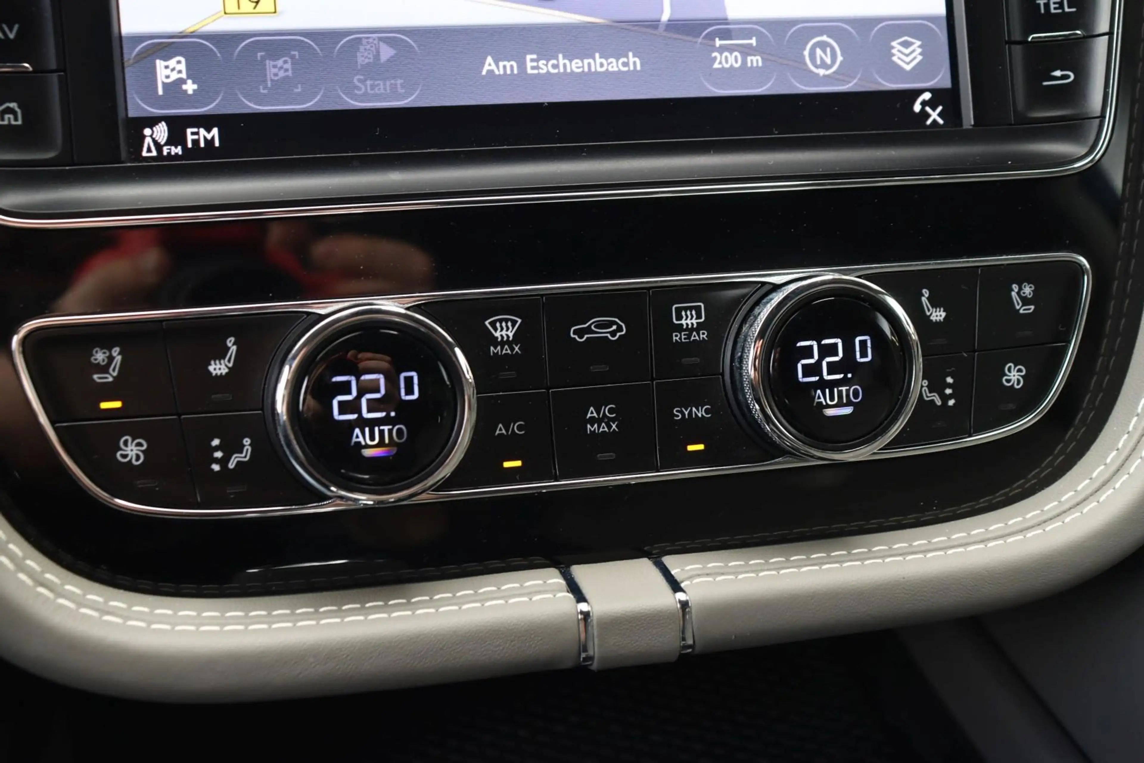 Bentley Bentayga V8 Diesel +NAIM+NIGHT VISION+AHK+HEAD-UP+ — photo 12