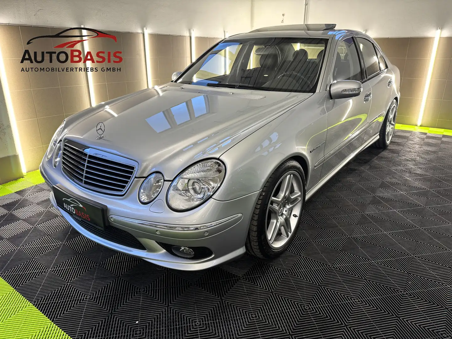 Mercedes-Benz E 55 AMG E 55 AMG Kompressor Schiebedach/Harman&Kardon/VOLL Silber - 1