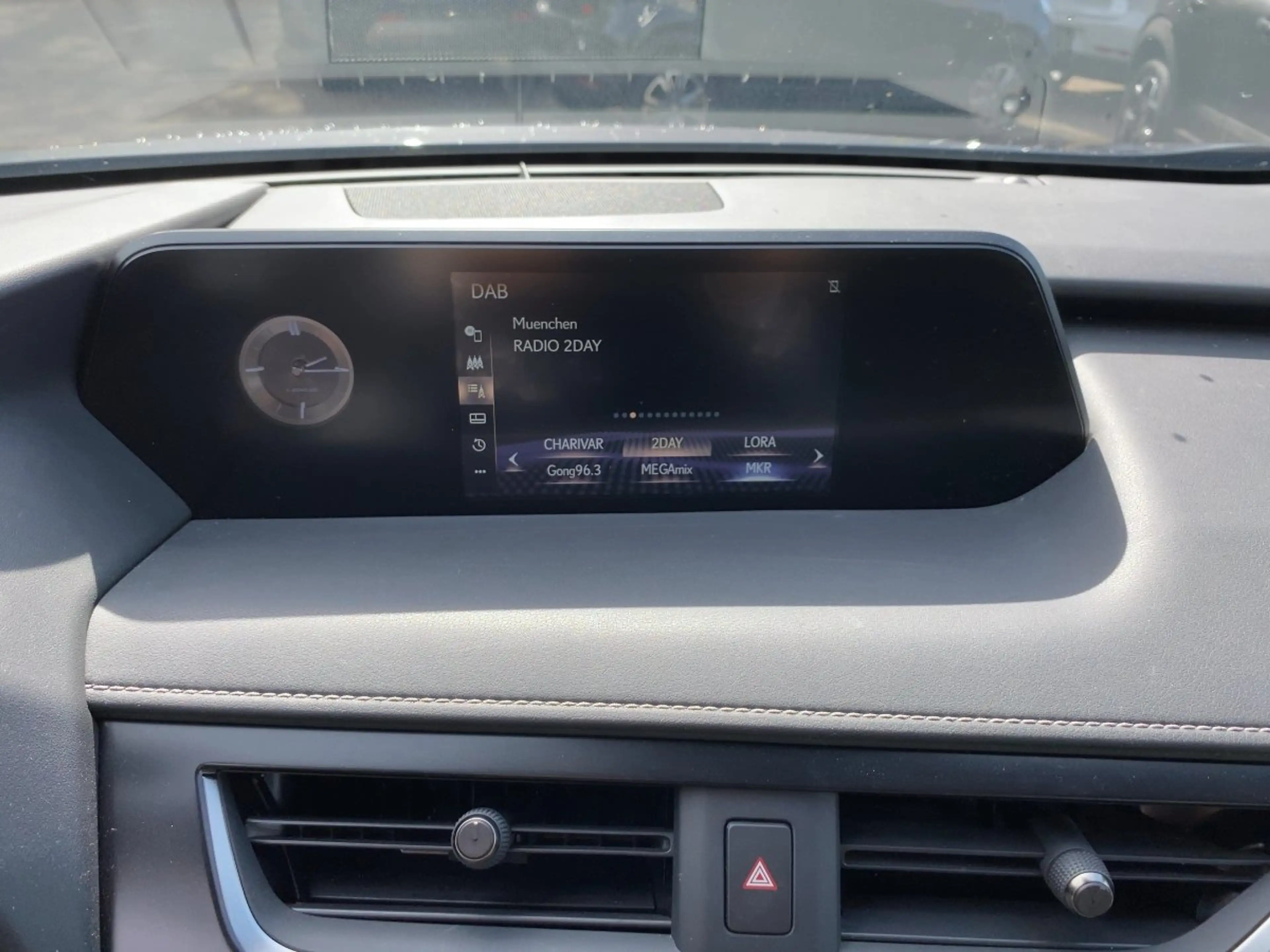 Lexus UX 250h UX 250 h 250h Style Edition — photo 16