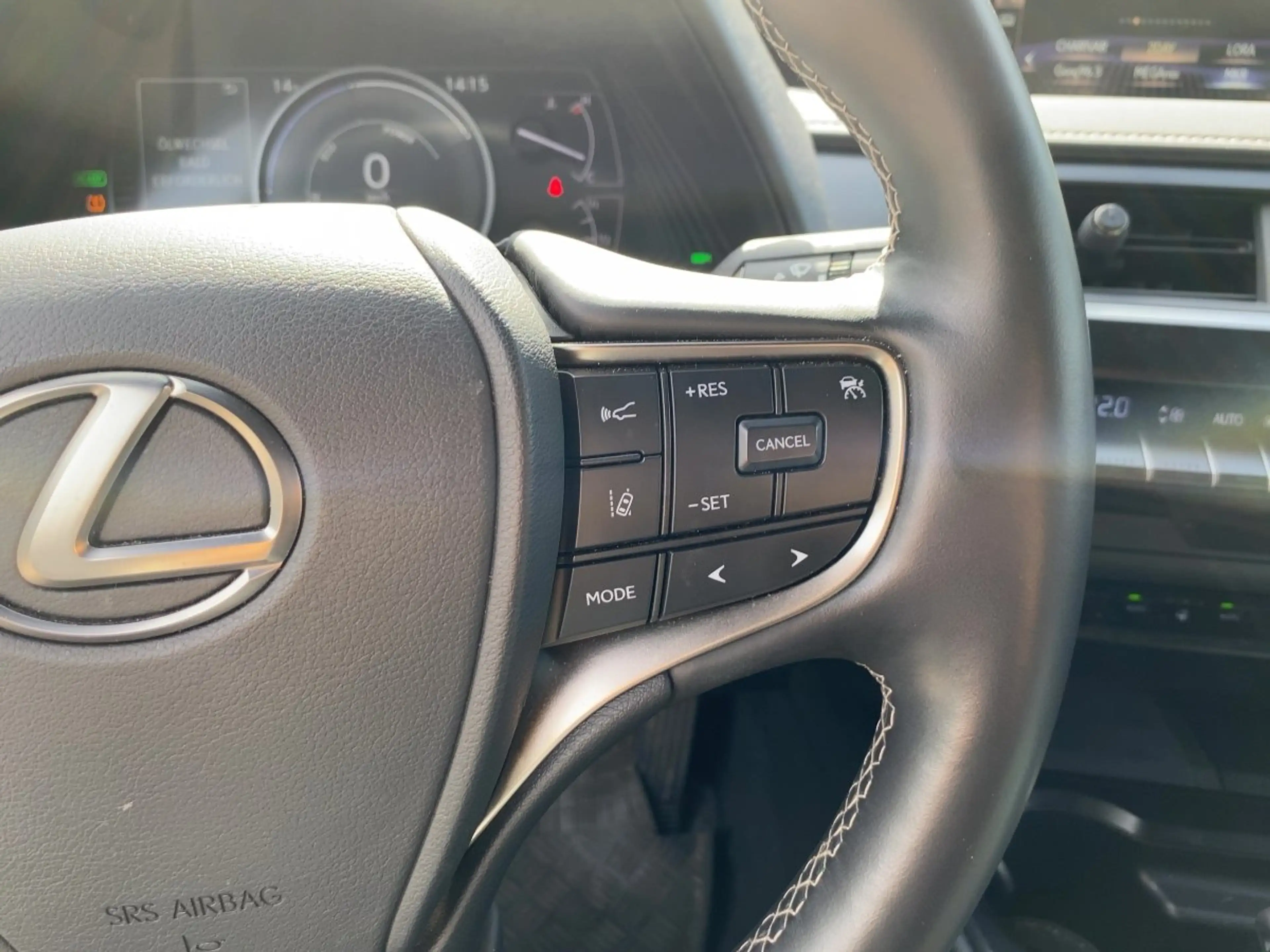 Lexus UX 250h UX 250 h 250h Style Edition — photo 23