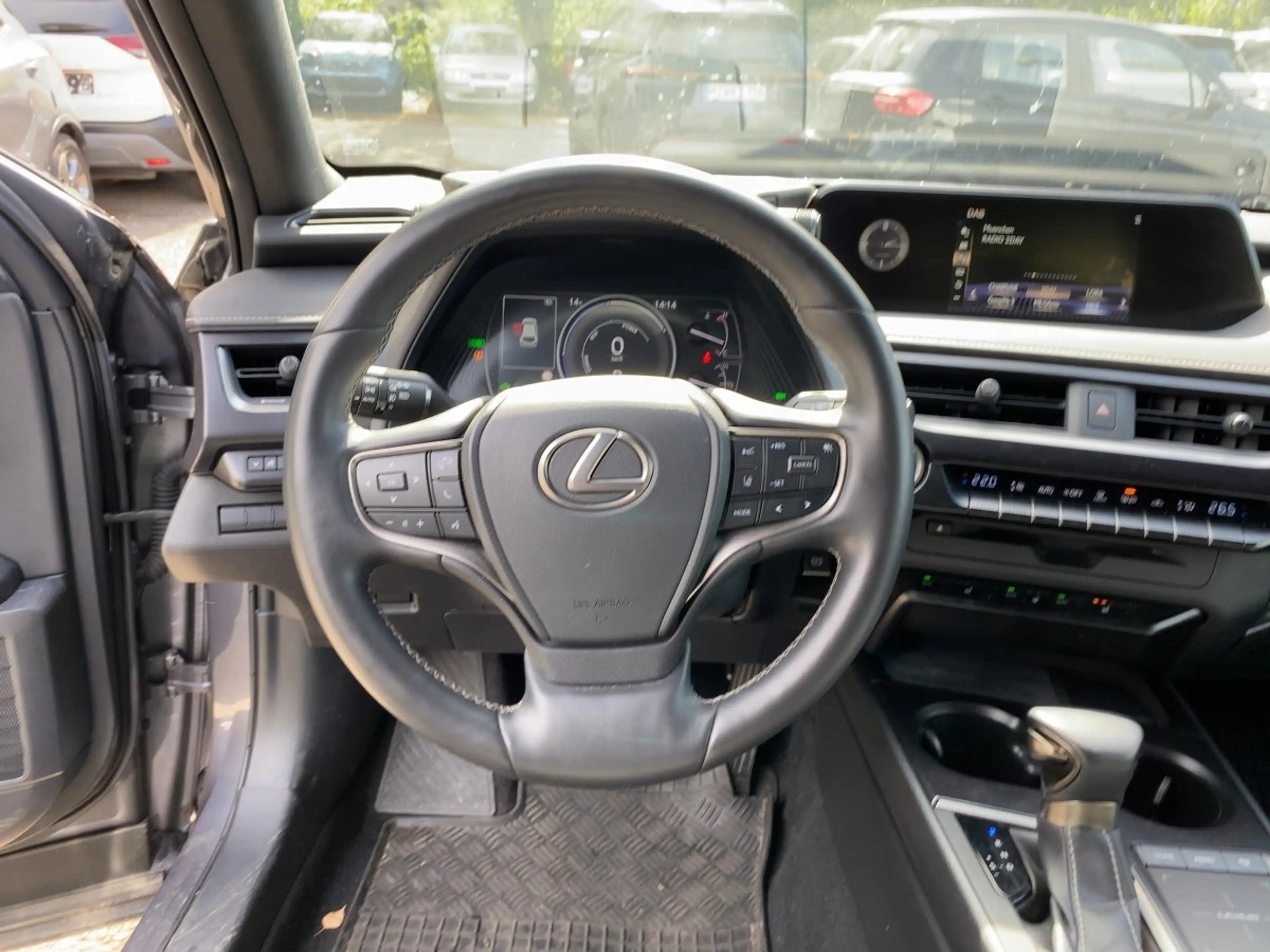 Lexus UX 250h UX 250 h 250h Style Edition — photo 15