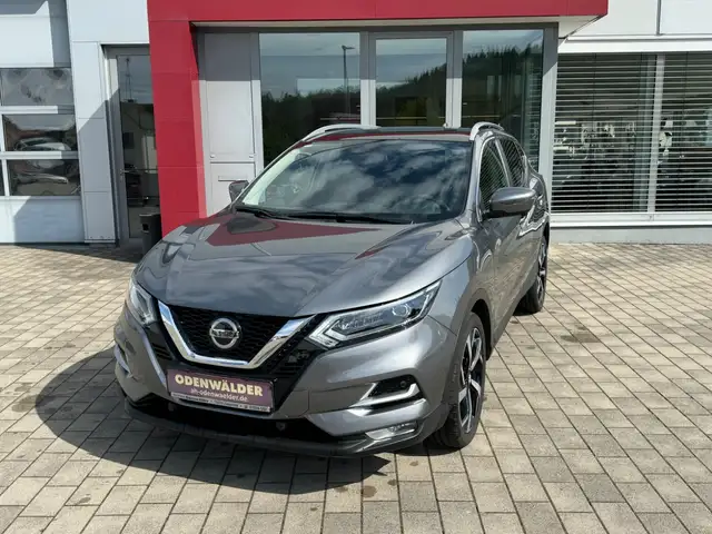 Nissan Qashqai 1.3DIG-T Akari Autom. DCT Pano Voll-Leder