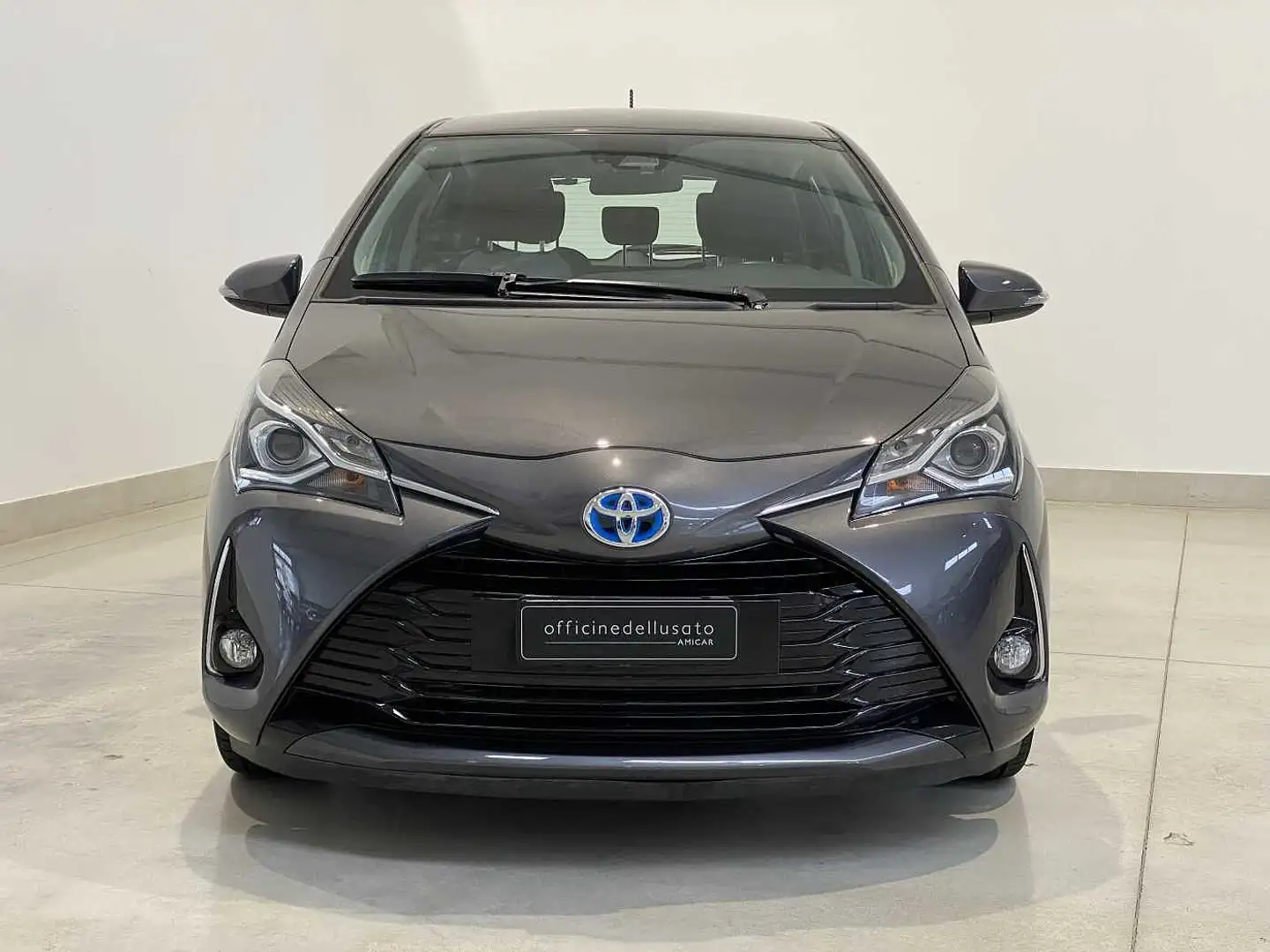 Toyota Yaris 1.5 Hybrid 5 porte Business Szürke - 2