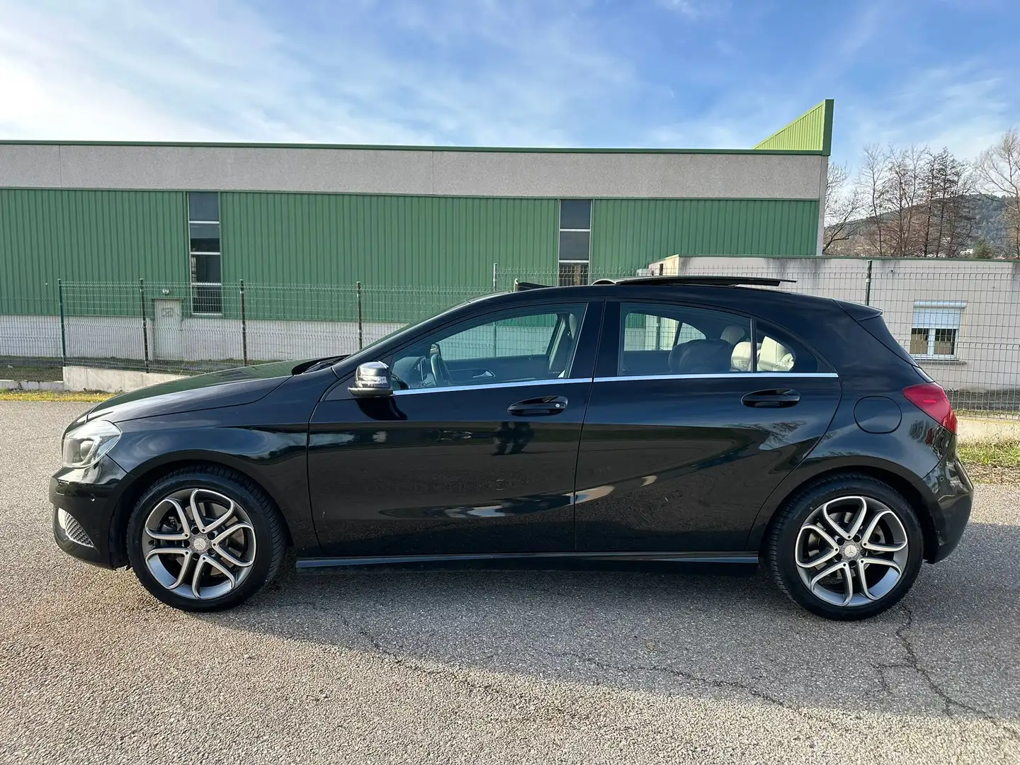 Mercedes-Benz A 250 Classe BlueEFFICIENCY Version Sport 7-G DCT Blanc - 2