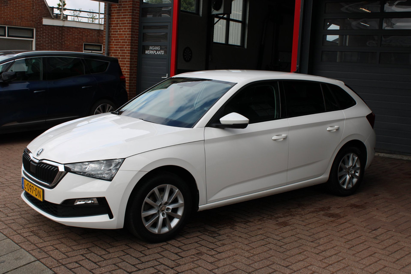 Skoda Scala 1.0 TSI Ambition / Camera / Apple/Android Carplay — photo 10