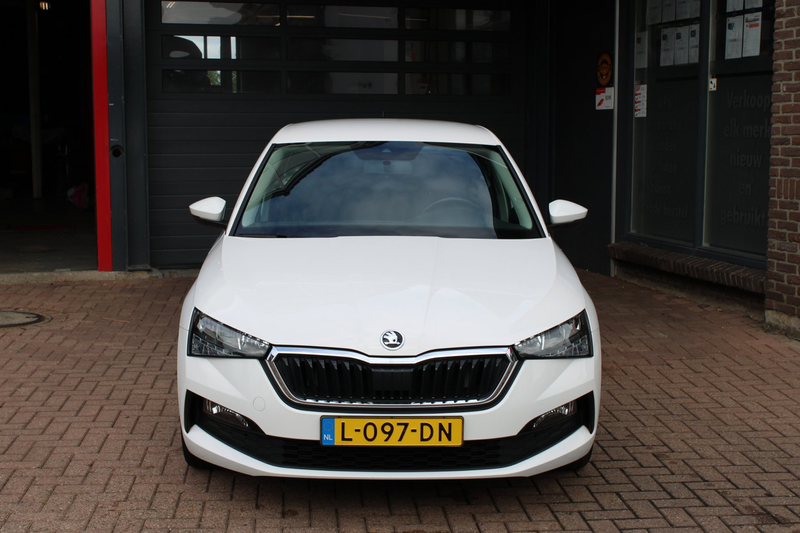 Skoda Scala 1.0 TSI Ambition / Camera / Apple/Android Carplay — photo 11