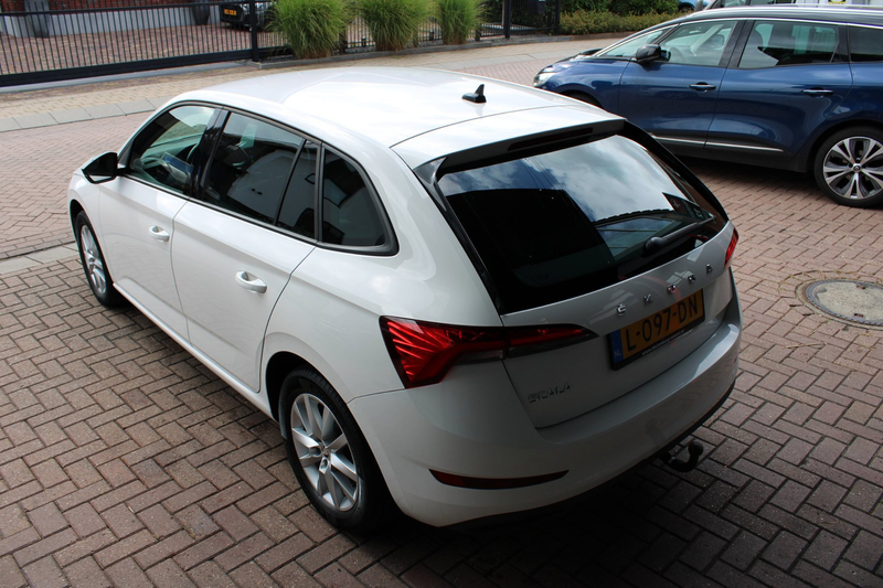 Skoda Scala 1.0 TSI Ambition / Camera / Apple/Android Carplay — photo 9