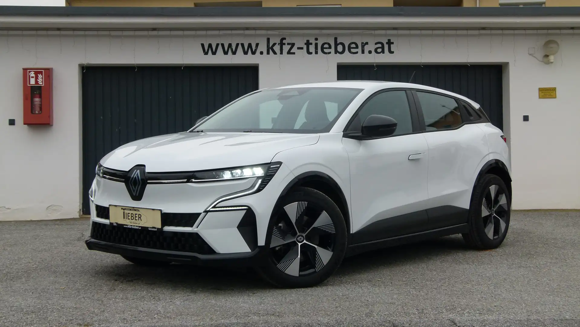 Renault Megane E-tech Equilibre EV40 130hp boost charge Blanc - 1