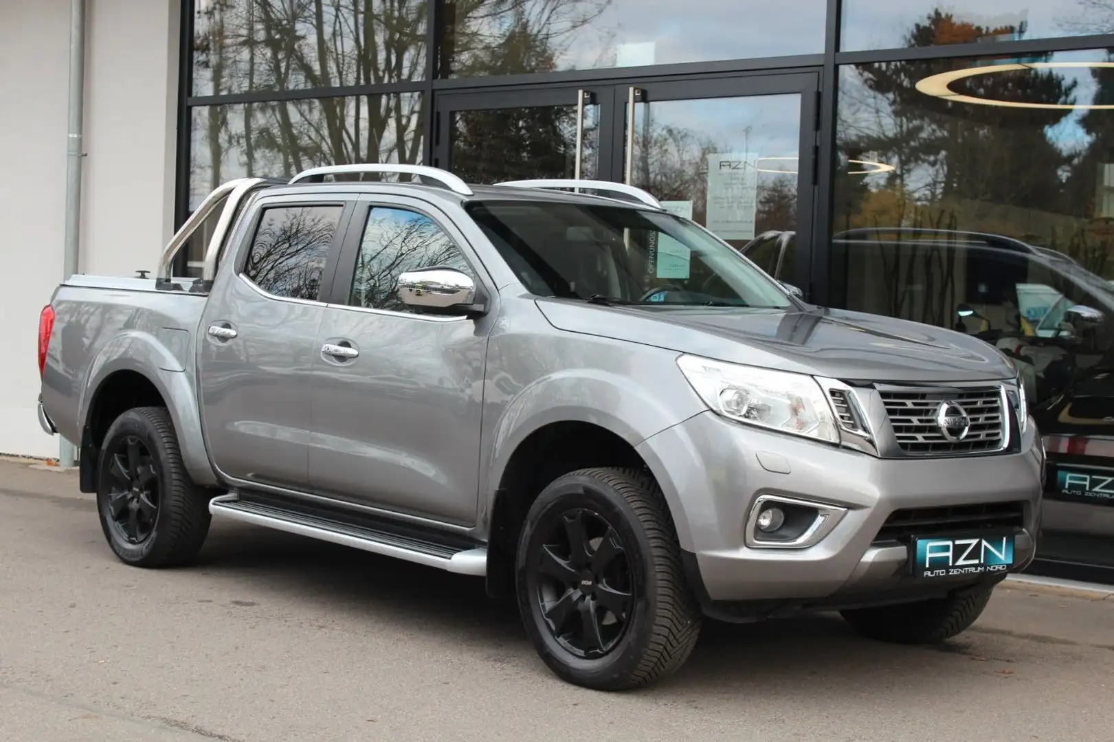Nissan Navara Tekna 4x4 Automatik mit Rollo Gris - 2
