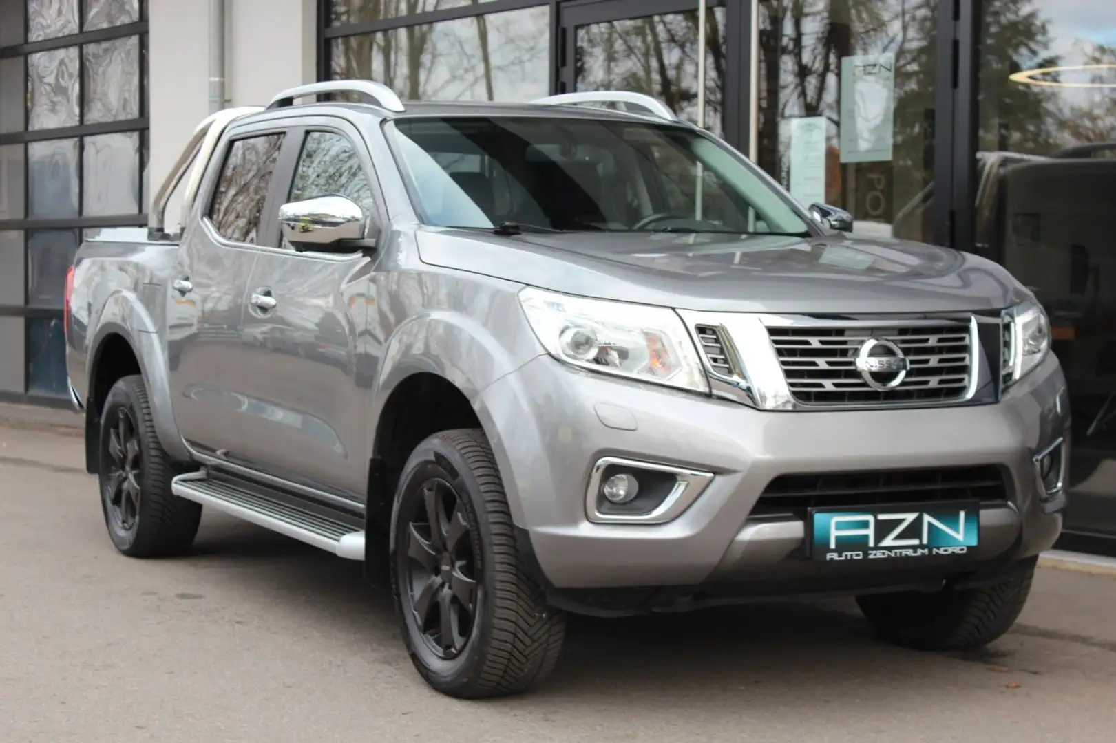 Nissan Navara Tekna 4x4 Automatik mit Rollo Gris - 1