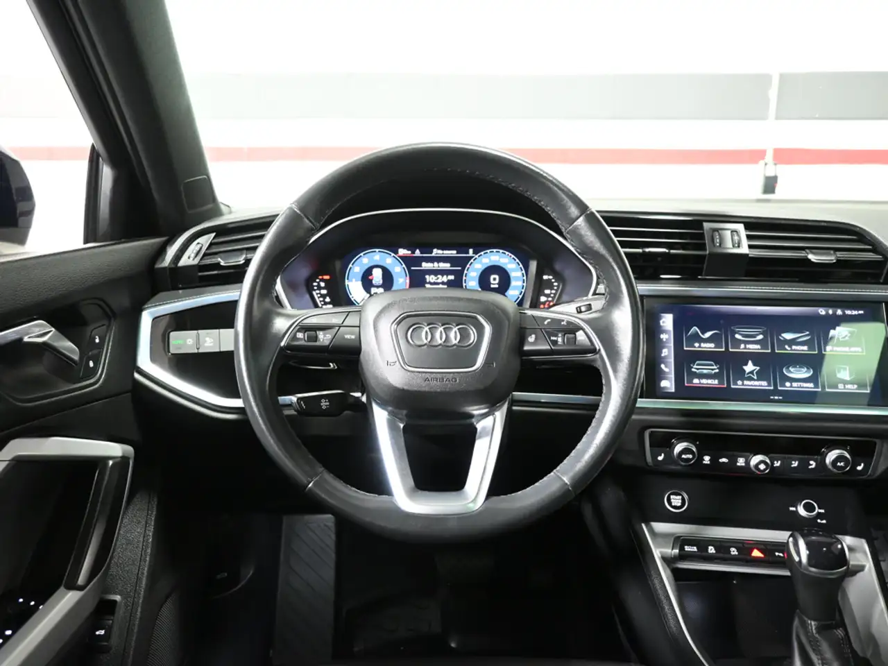 Audi Q3 снимка Audi Q3