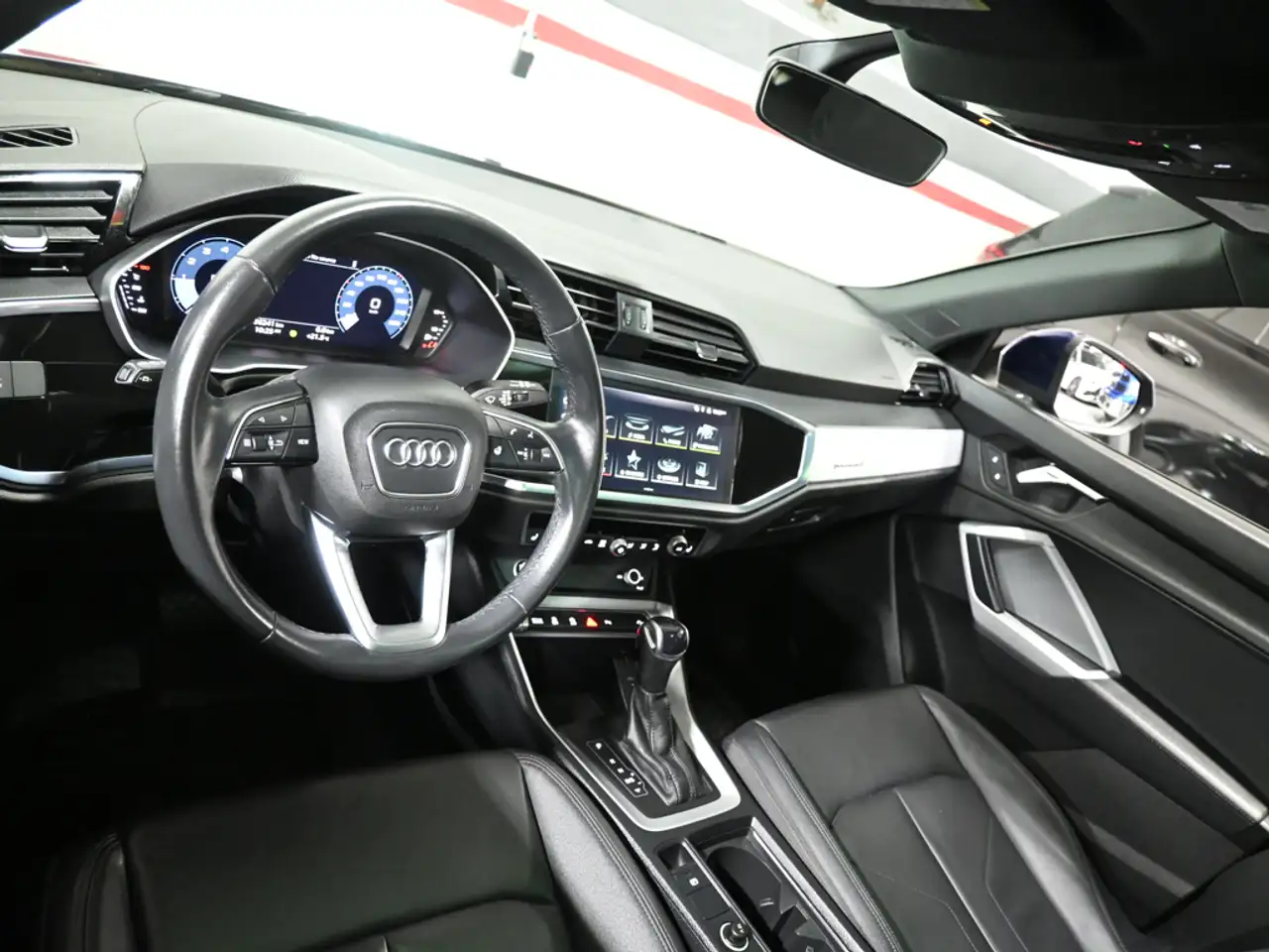 Audi Q3 снимка Audi Q3