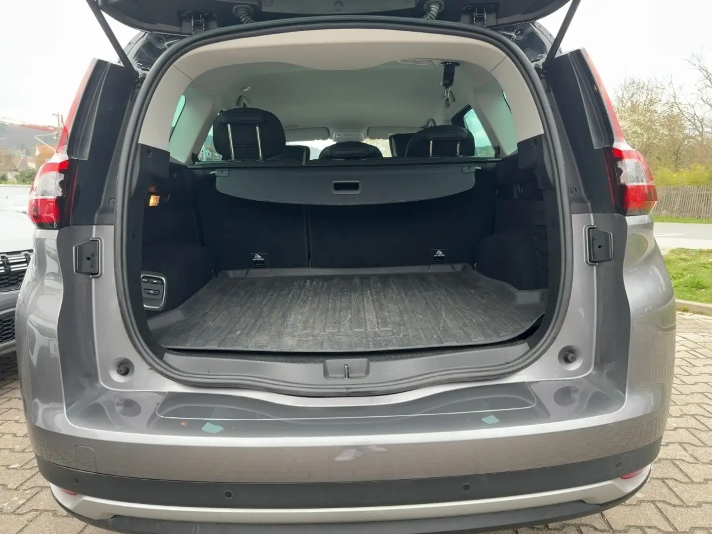 Renault Grand Scenic IV 1.3 TCe 160 EXECUTIVE Automatik Grigio - 2
