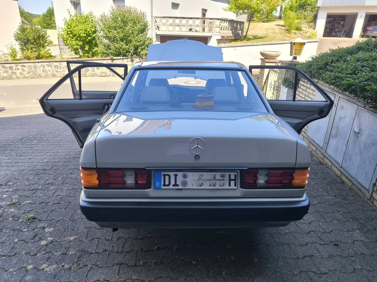 Mercedes-Benz 190 E, foto 2