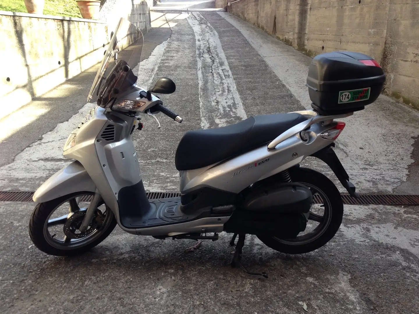 SYM HD 200 I Evo Stříbrná - 1