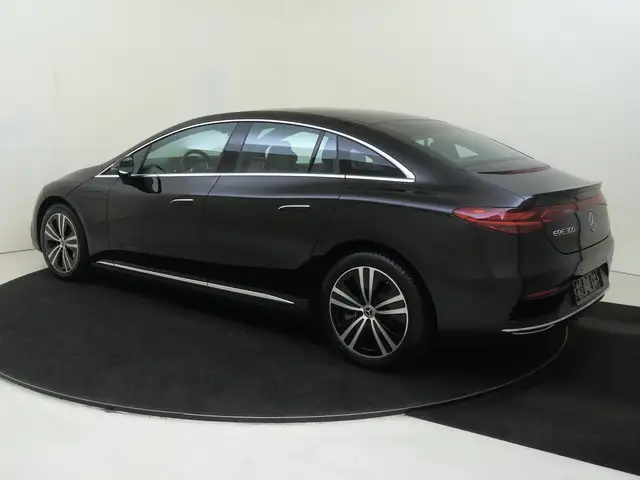 Mercedes-Benz EQE view 3