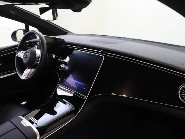 Mercedes-Benz EQE view 5