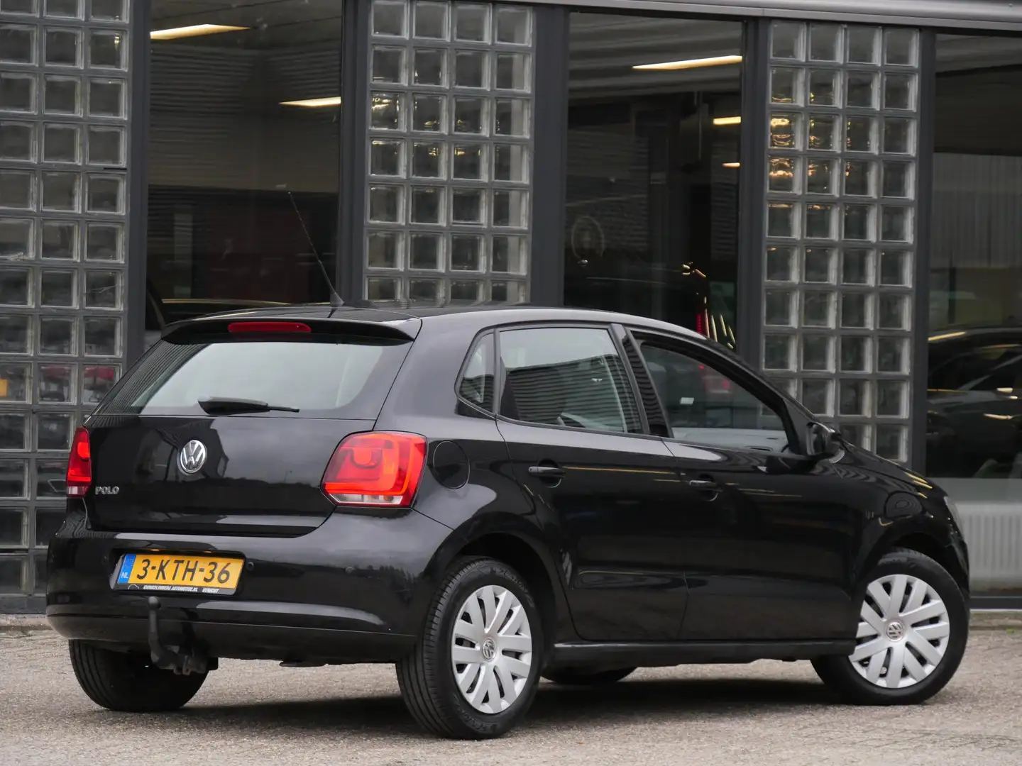 Volkswagen Polo 5D 1.2 AIRCO/ PDC ACHTER/ TREKHAAK Zwart - 2