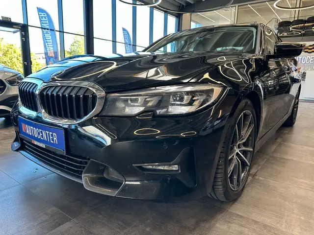 BMW 3 Series view 4