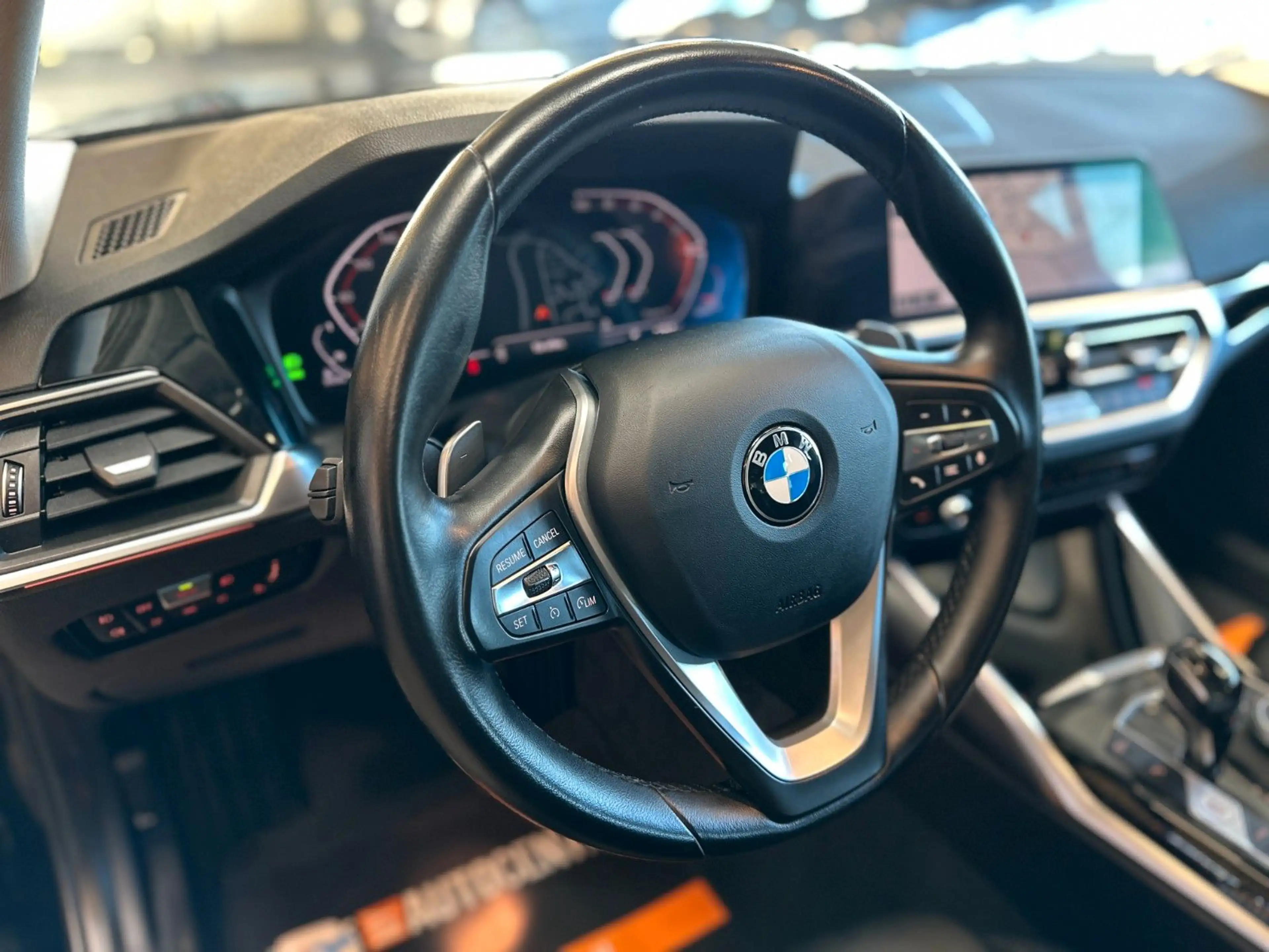 BMW 330 *1-HAND*SERVICE/TÜV NEU*KEYLESS*LED*M-SPORT* — photo 11