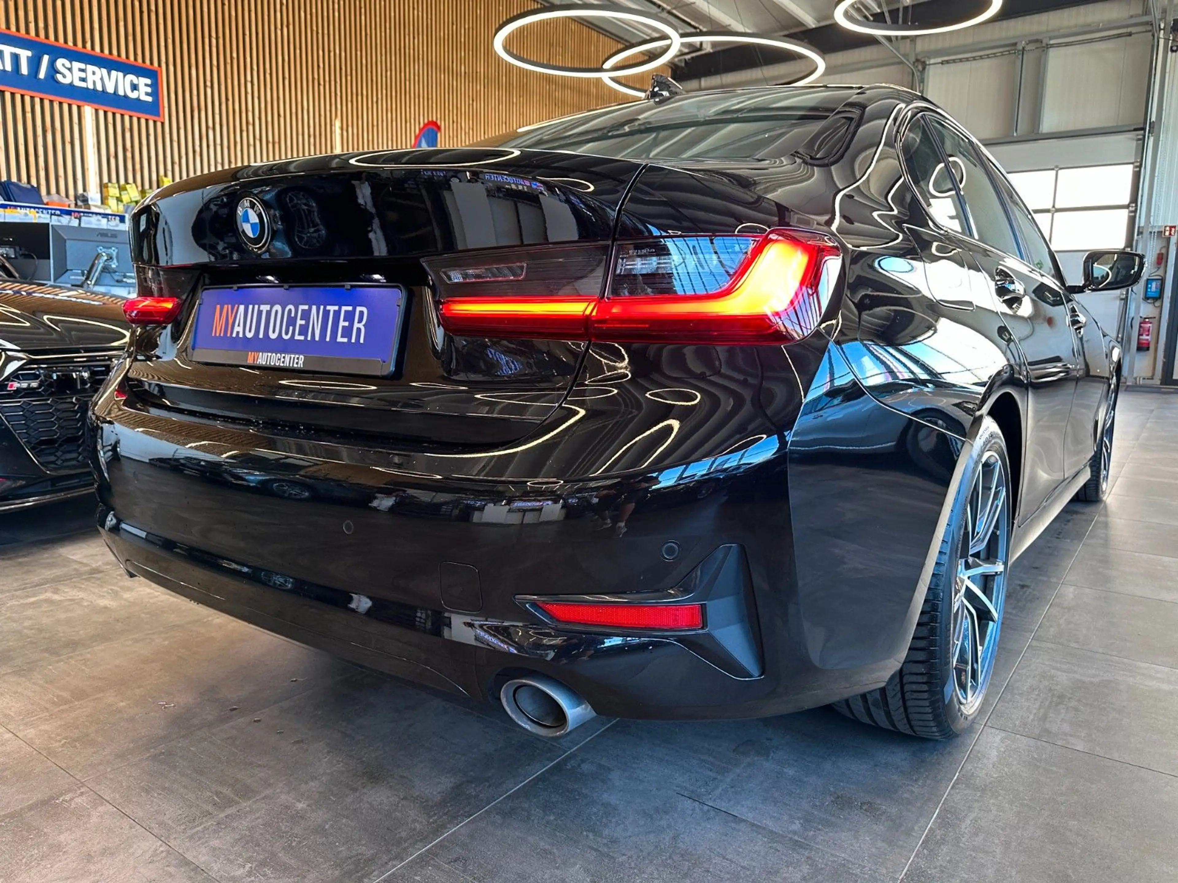 BMW 330 *1-HAND*SERVICE/TÜV NEU*KEYLESS*LED*M-SPORT* — photo 2