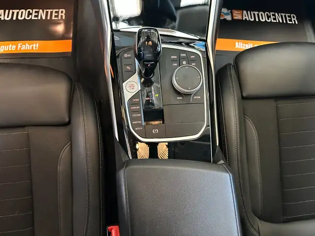 BMW 3 Series view 10