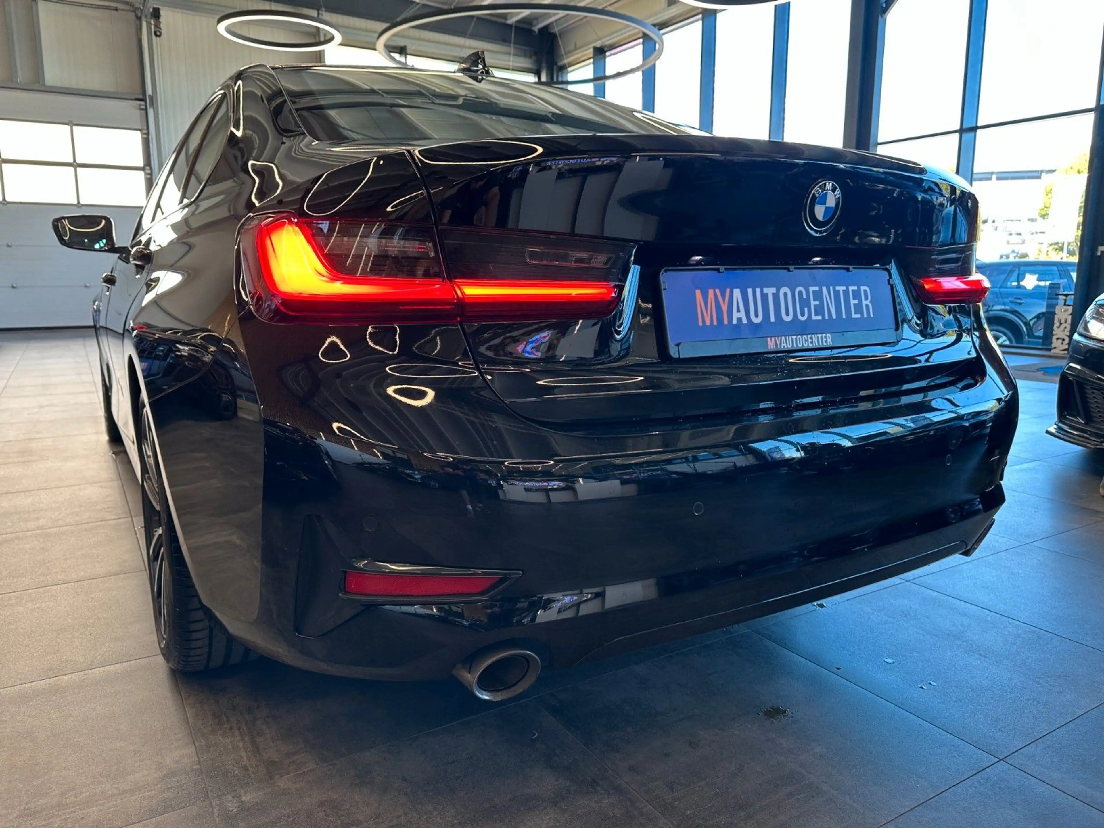 BMW 330 *1-HAND*SERVICE/TÜV NEU*KEYLESS*LED*M-SPORT* — photo 5