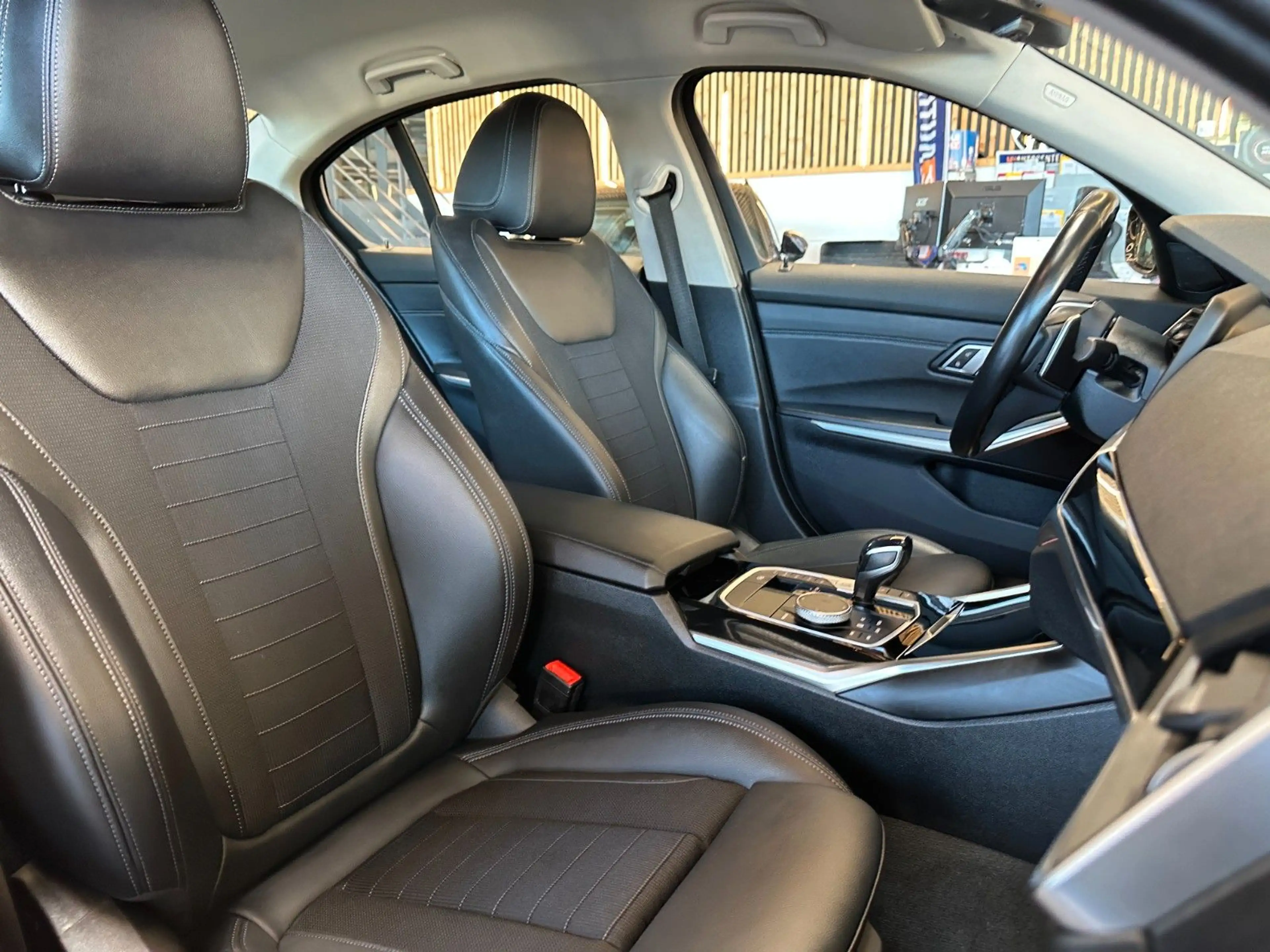 BMW 330 *1-HAND*SERVICE/TÜV NEU*KEYLESS*LED*M-SPORT* — photo 8