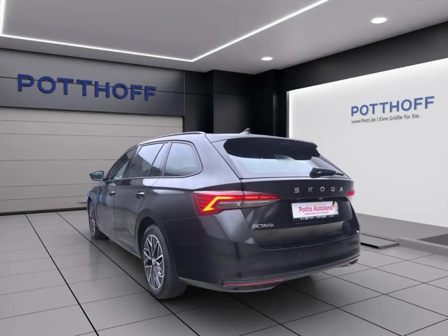 Skoda Octavia Combi 2.0 TDI DSG SELECTION NAVI KLIMA MATRIX HuD Schwarz - 2