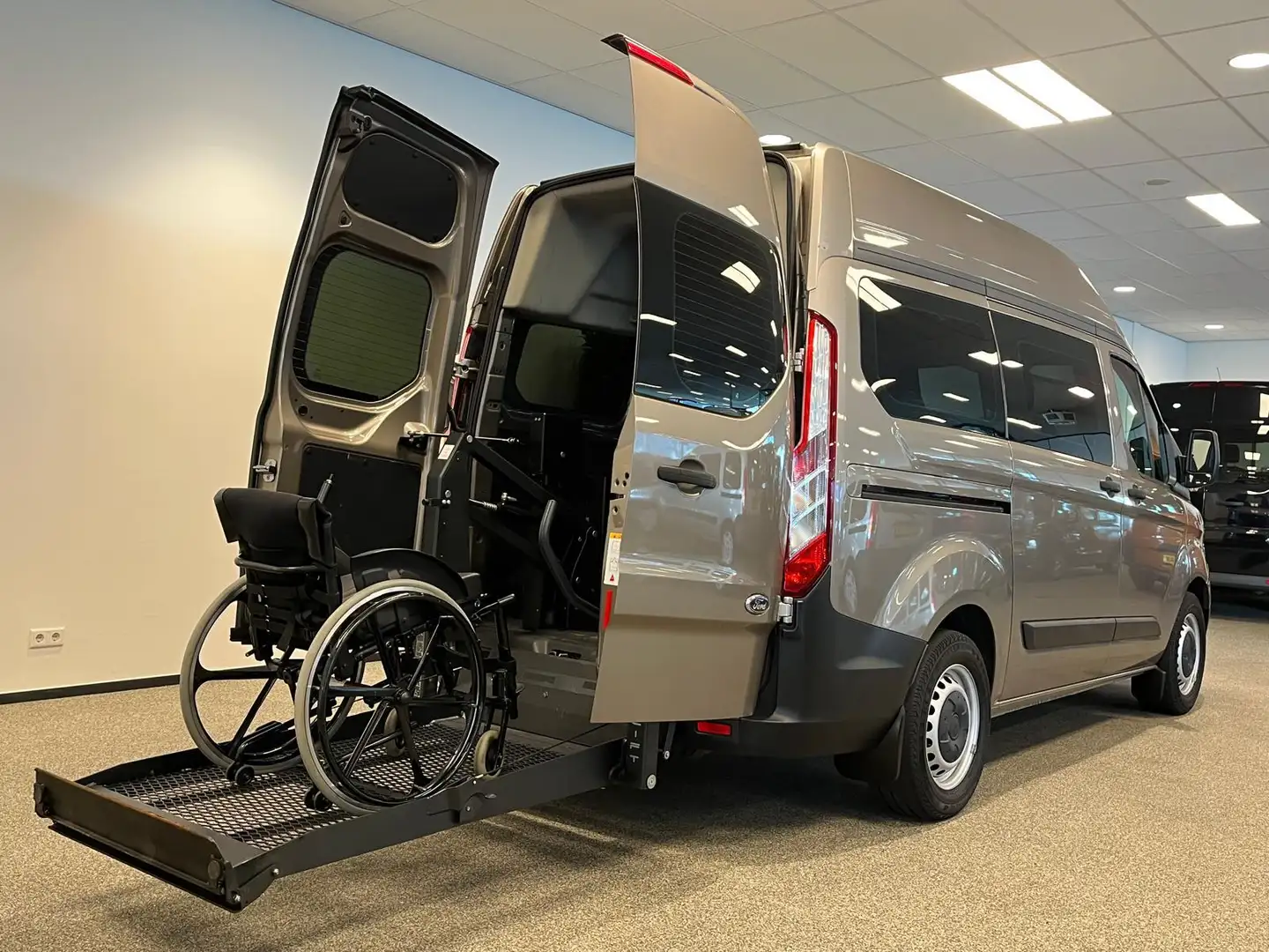 Ford Transit Custom L1H2 Rolstoelbus Automaat Zelfrijder Gris - 2