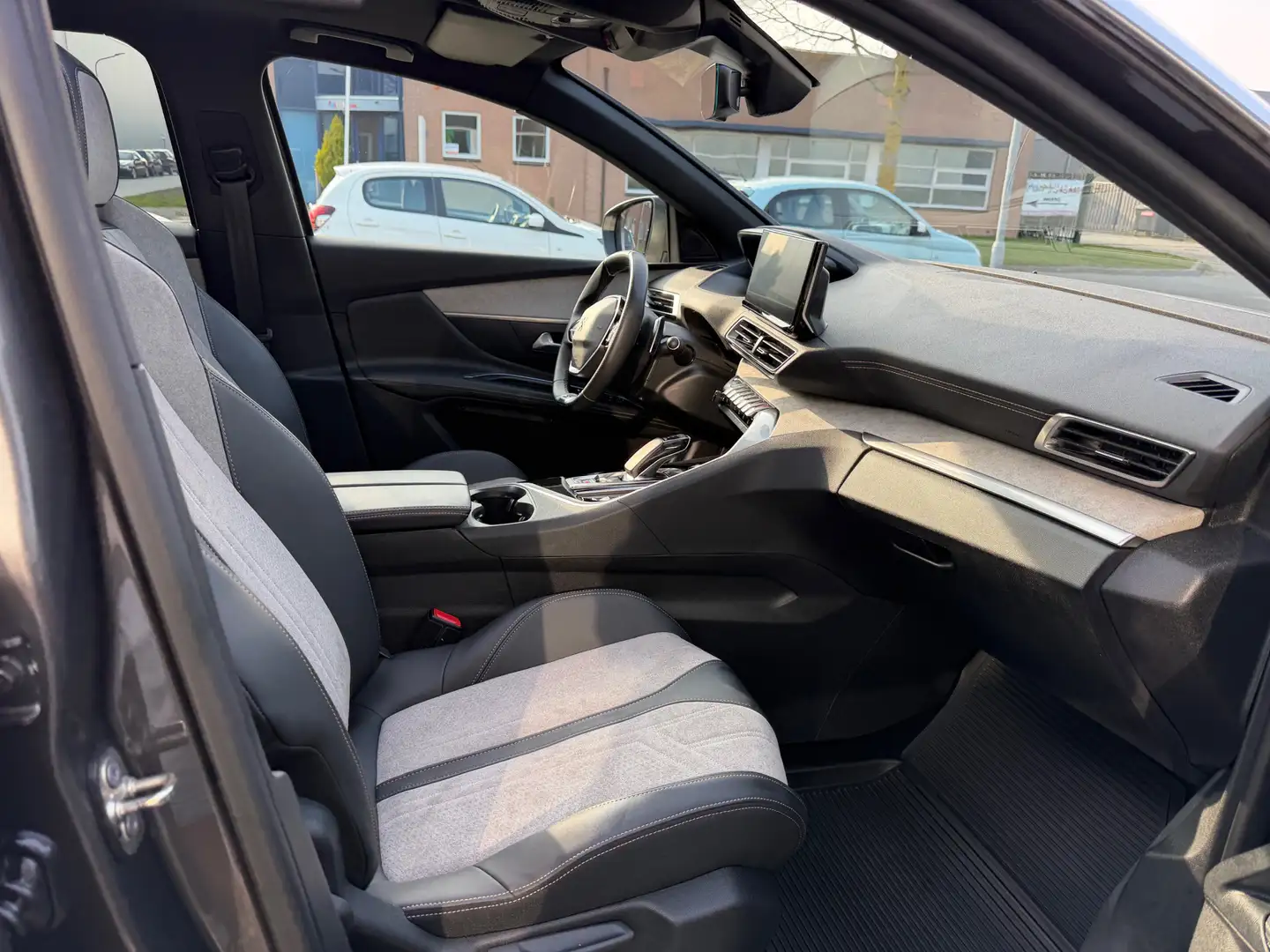 Peugeot 3008 1.6 HYbrid 225 GT Trekhaak | Pano Gris - 2