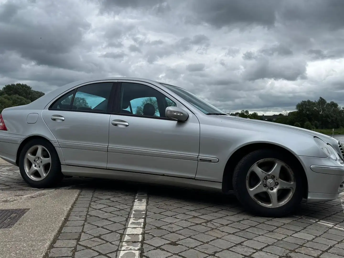 Mercedes-Benz C 240 Elegance Grau - 1
